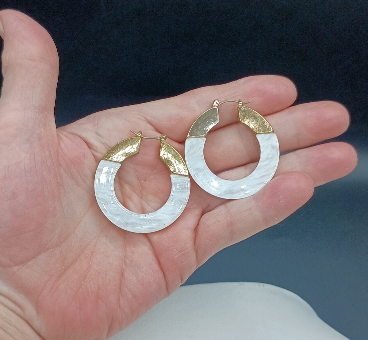 Vintage Wide Hoop Earrings Faux Mother Of Pearl Gold Tone 1.75″ Lightweight