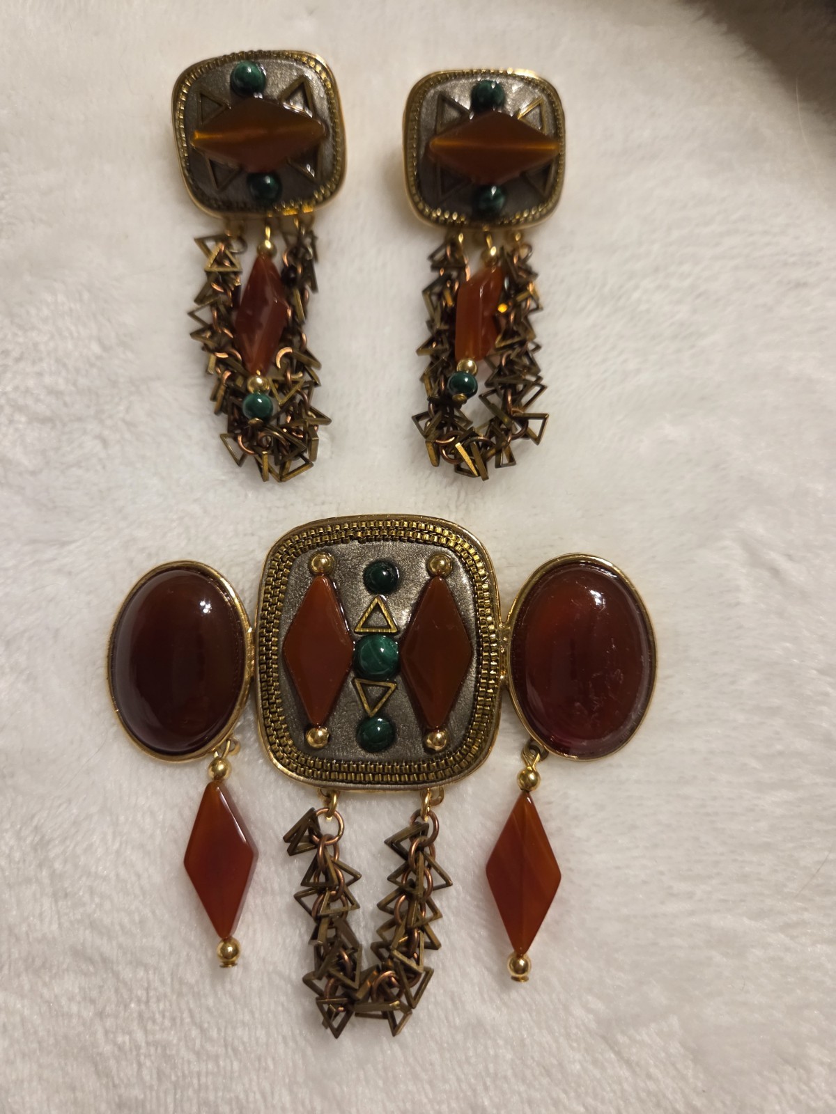 Eurasian Semi-precious Artisan Carnelian Cabochon Brooch & Matching Earrings