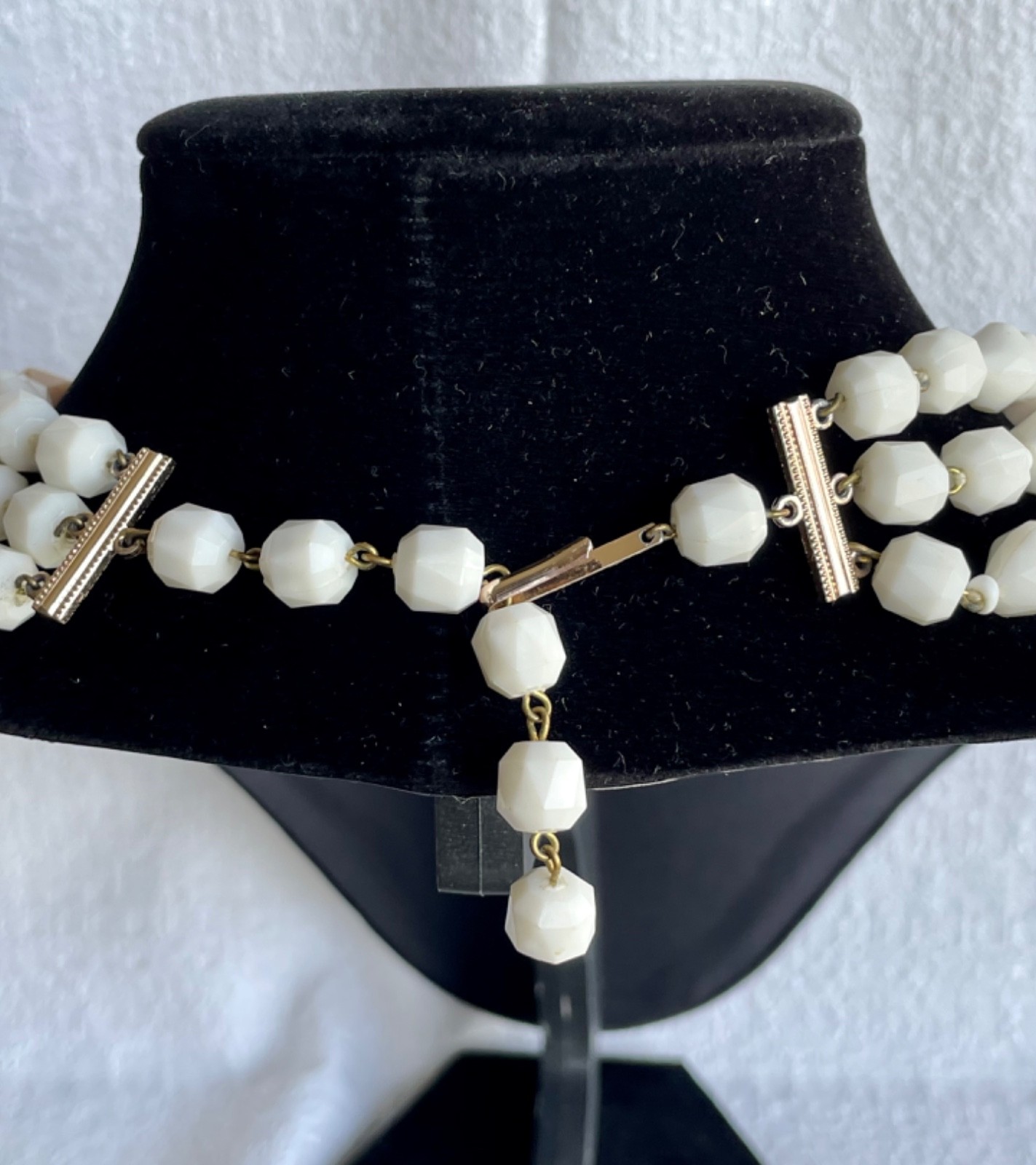 Vintage 3 strand choker neckless, white/brown. Germany