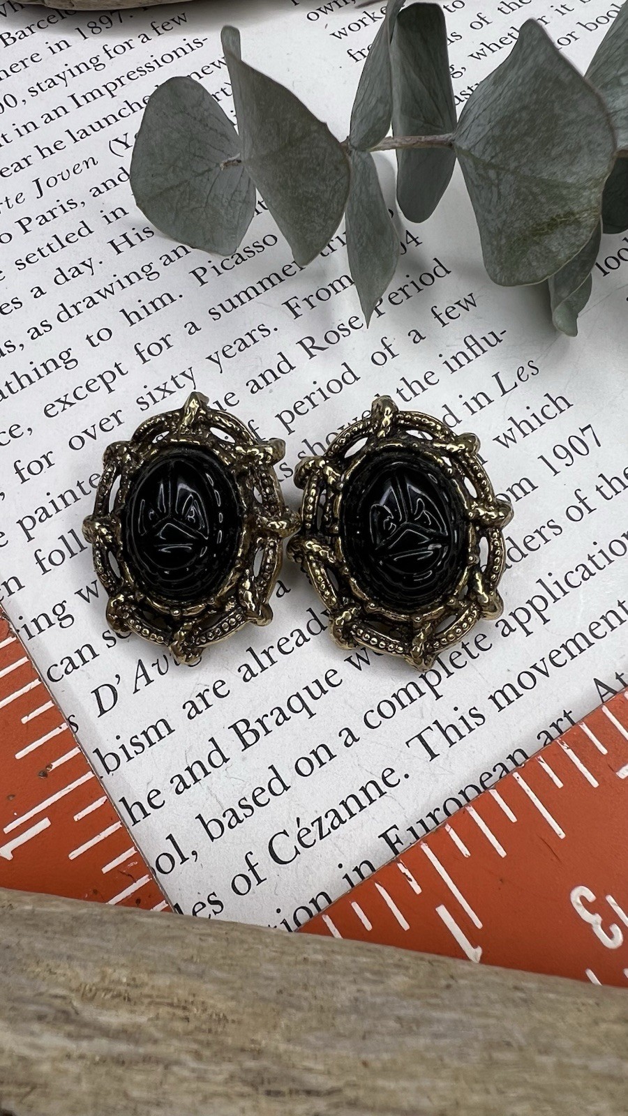 Vintage Oval Clip On Earrings Scarab & Brass Tone 60s Egyptian Revival Jewels 🖤