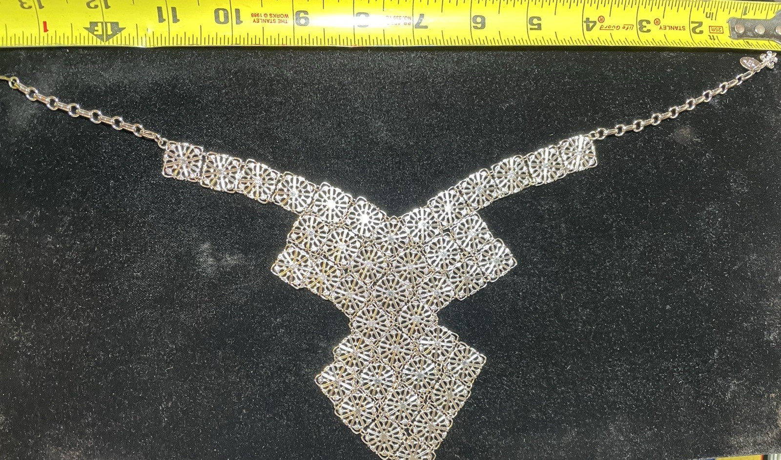 VINTAGE VENDOME SILVER TONE LACEY FILAGREE BIB NECKLACE CONDITION IS MINTY!