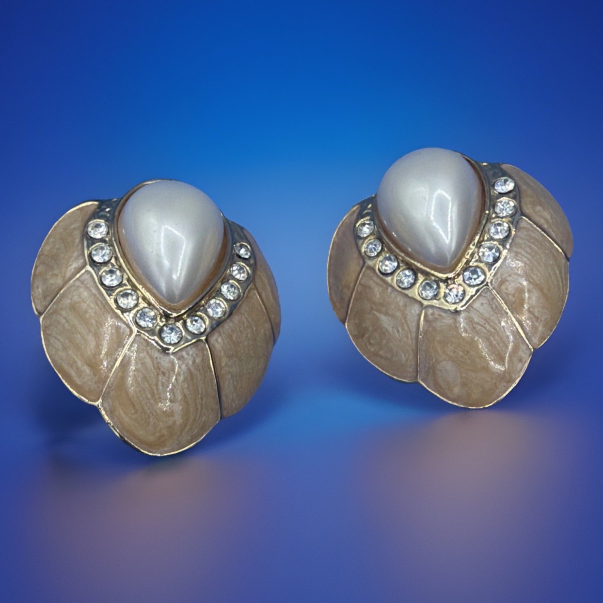 Vintage Necklace & Clip-On Earrings Set – 3‑Strand Faux Pearls Rhinestone Center