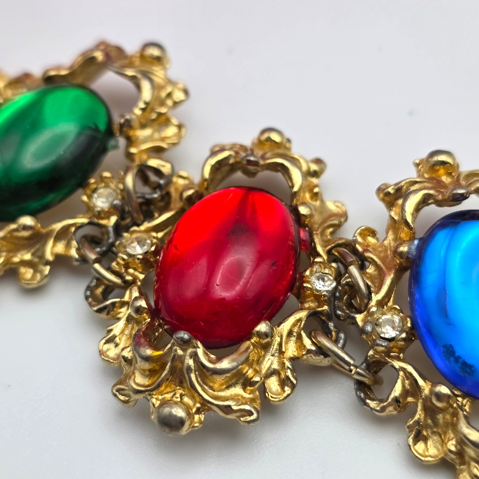 Vintage Victorian Revival Lucite Cabochon Bracelet Gold Tone Rhinestone 7.5″