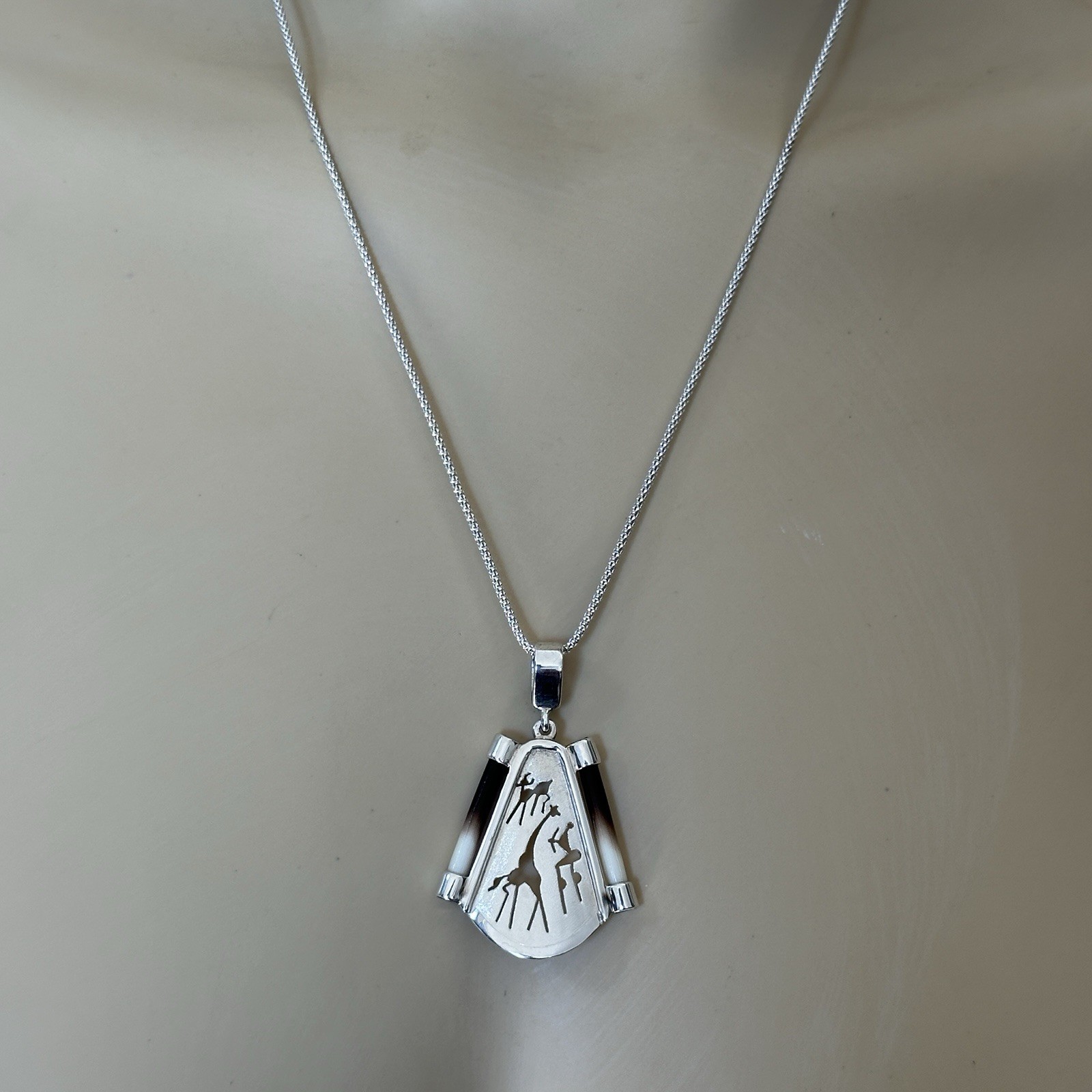VTG Artisan Pendant Necklace 18 Inch Giraffe Africa Safari Sterling 7.8g Rare