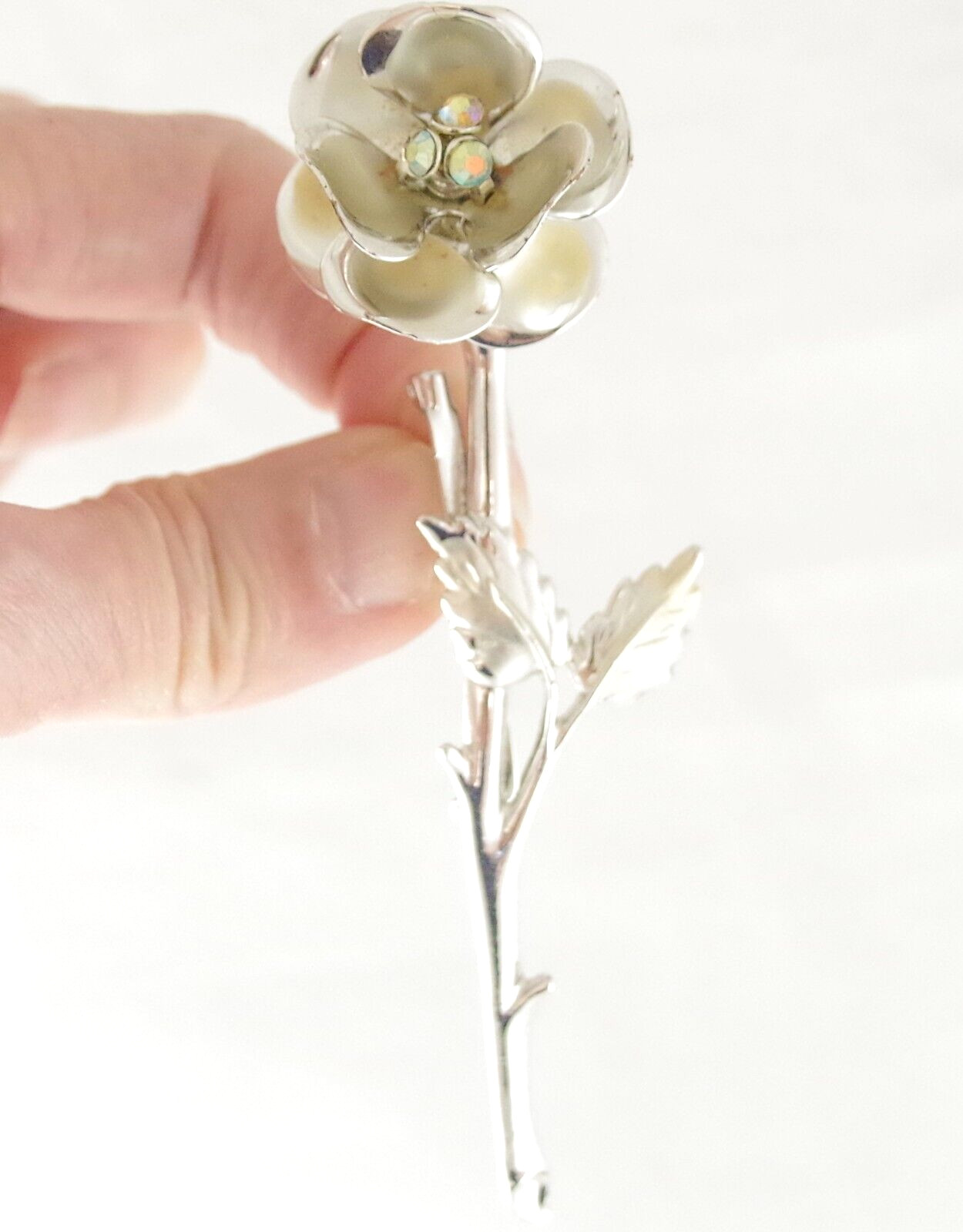 Minty! 4.25″ VTG 1960’s AB RHINESTONE LONG STEM FLOWER SILVER/ GOLD BROOCH/ PIN