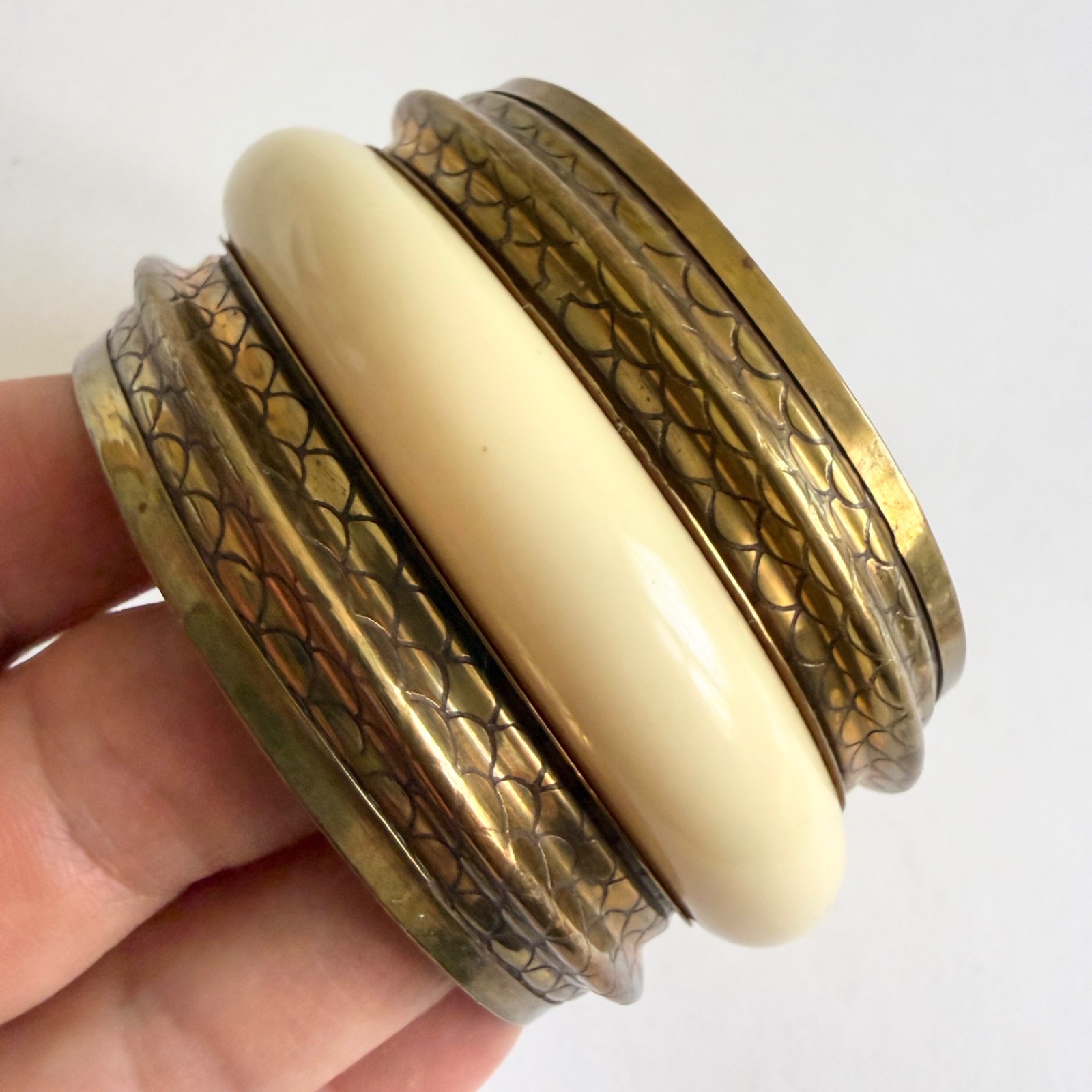 Vintage 80s Wide Brass Bangle Bracelet Fish Scale Cream Plastic Lightweight Boho