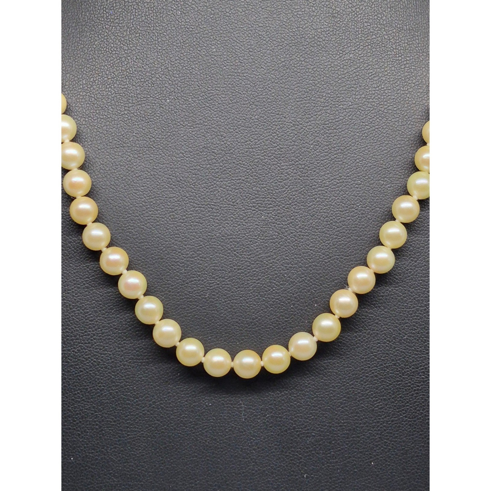 Vintage Necklace Cream Cultured Pearl 14K Yellow Gold Filigree Clasp 18″