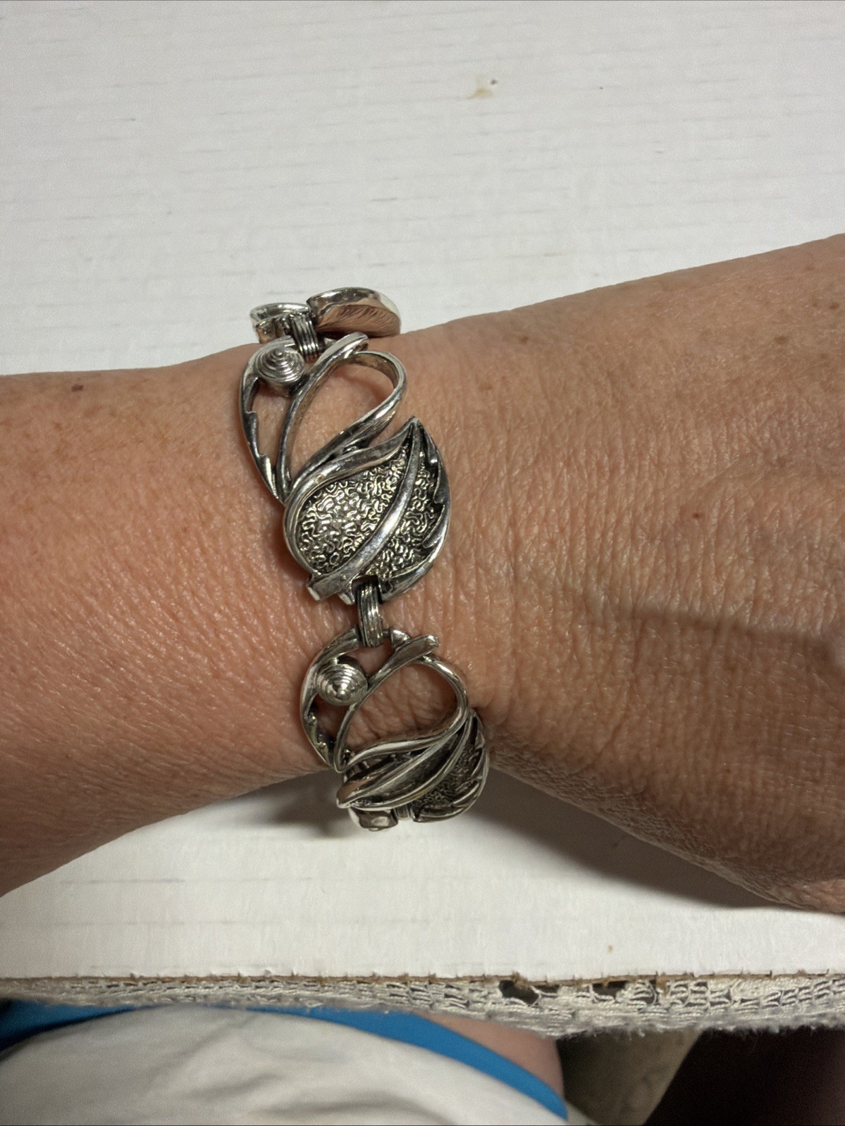 Vintage Sarah Coventry Silver Tone Leaf Bracelet Textured Mid Century 7.25in