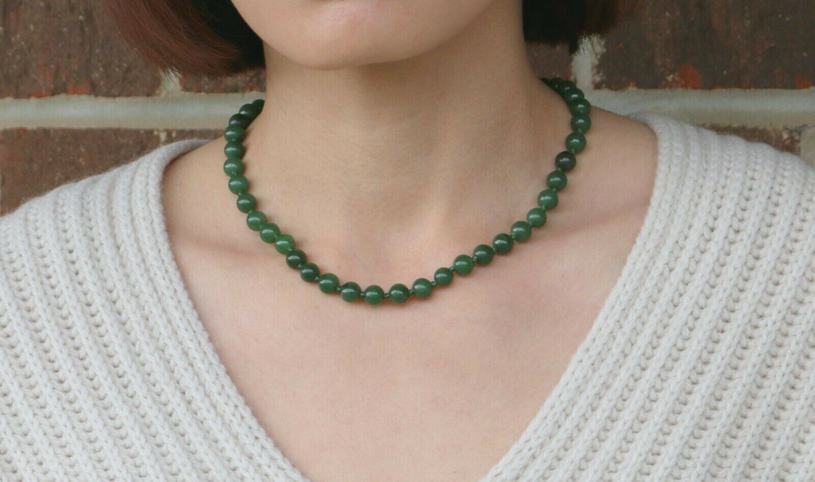 LOVELY VINTAGE SILVER CLASP 8MM GREEN JADE BEAD NECKLACE 17.5″ LONG
