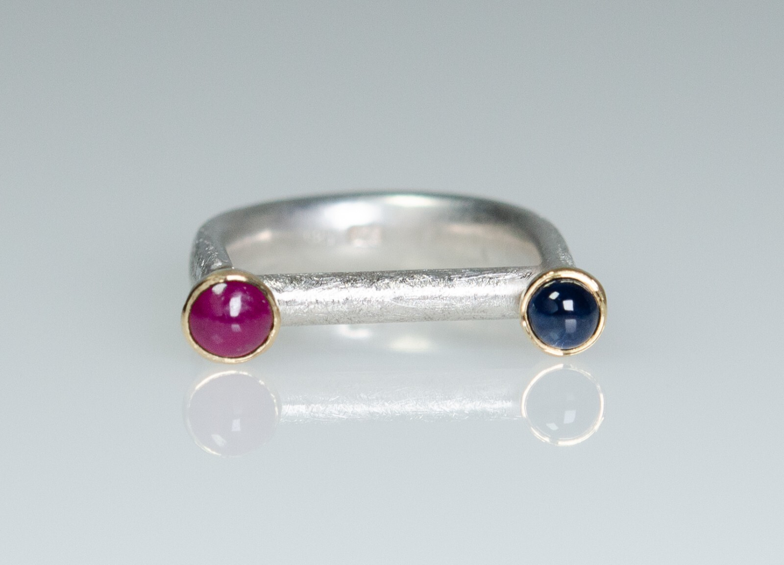 925 Silver/ 14K Gold – Vintage Designer Ring – 0.50 Ct Ruby – 0.35 Ct Sapphire