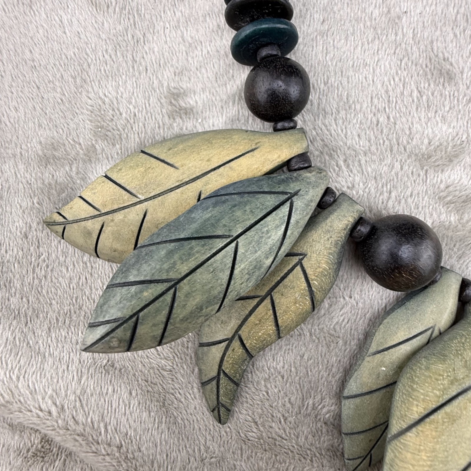 Vintage Necklace Wood Beaded Leaf Lightweight 22”
