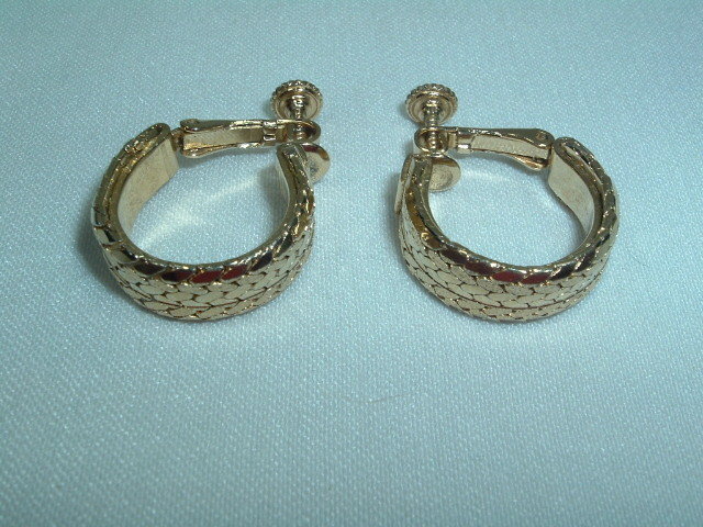 VINTAGE GOLD TONE THICK CHAIN NECKLACE LEAF BROOCH PIN HOOP EARRINGS SET