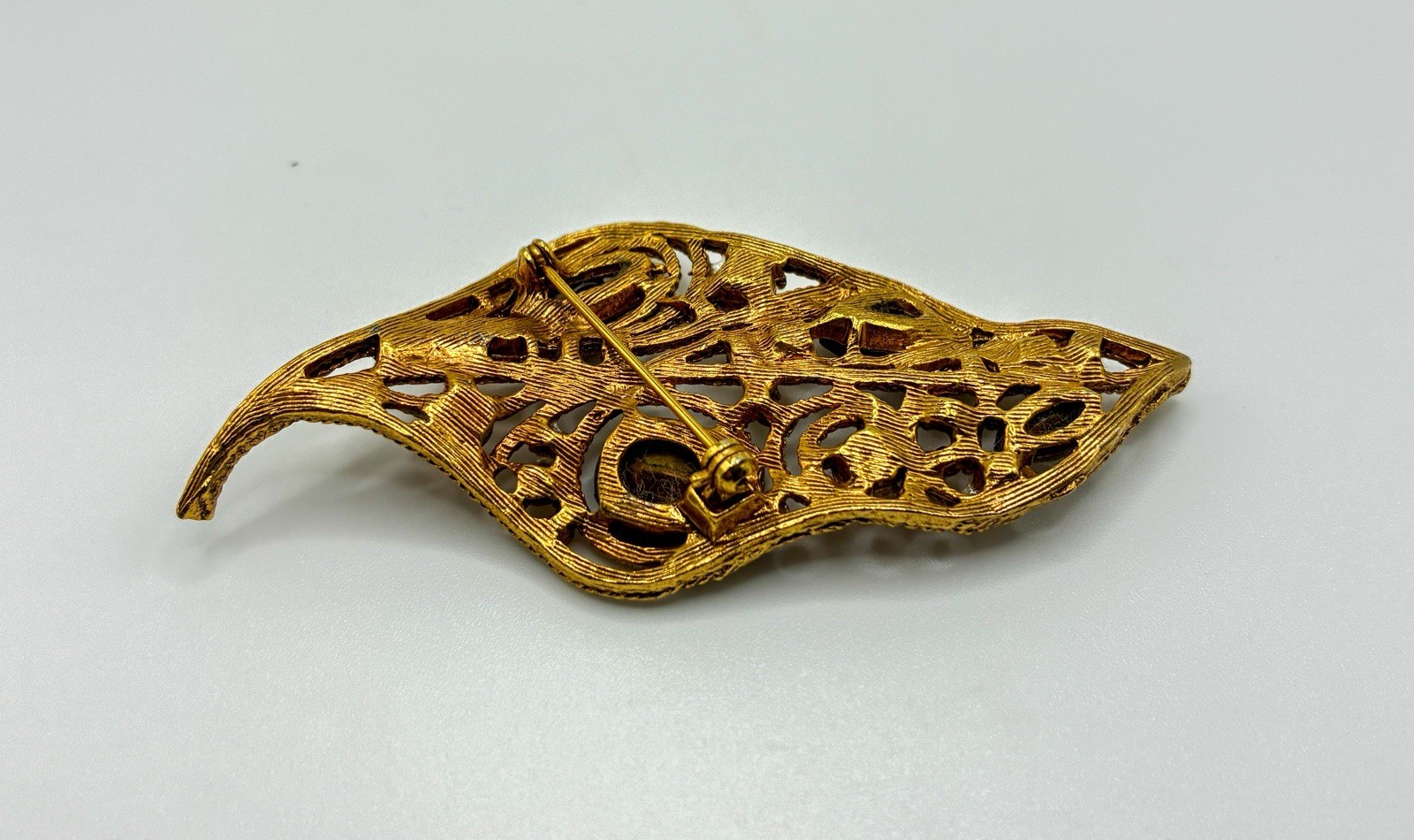 La Roco 1950s Texture Gold Plate Shades of Topaz Rhinestone Leaf Brooch