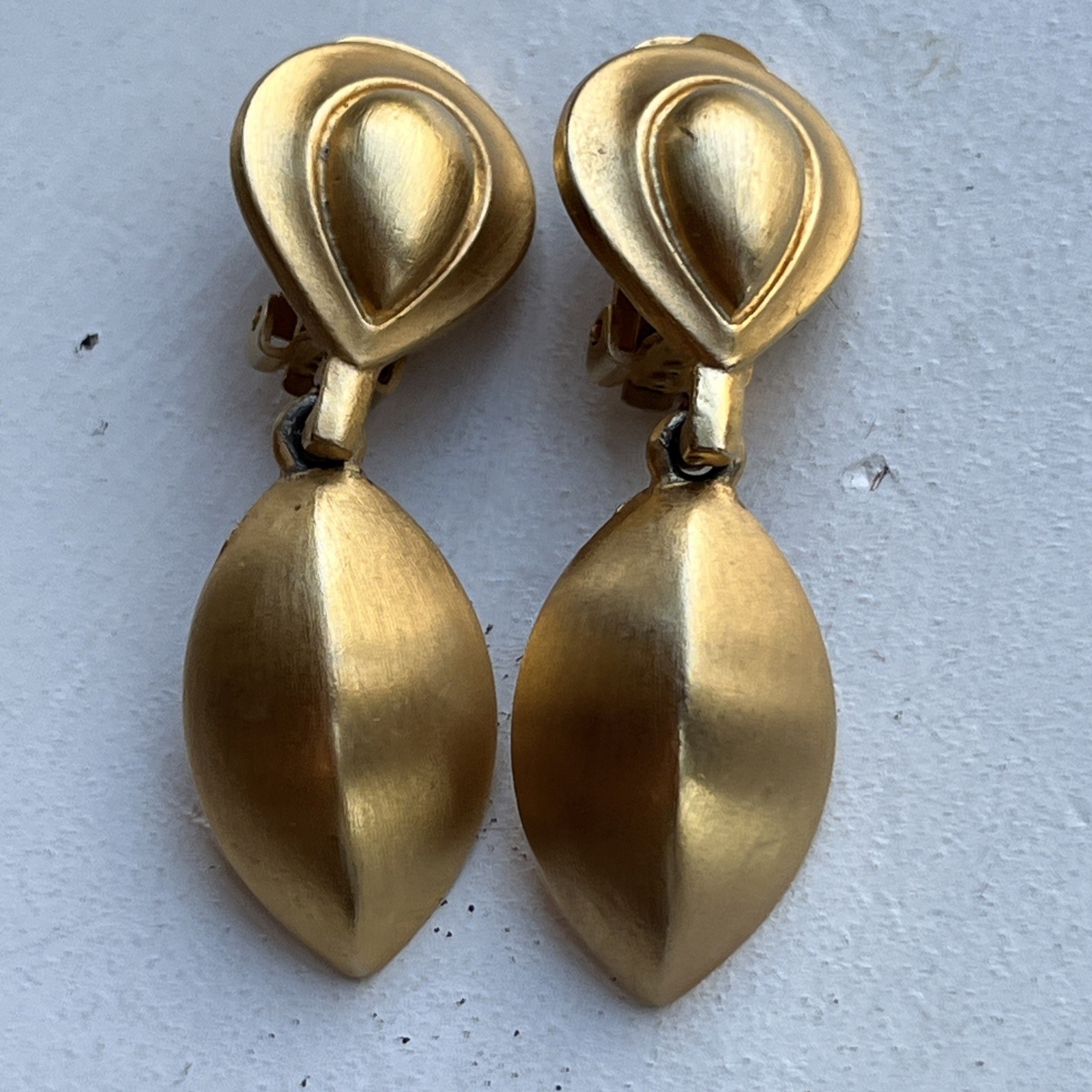 Vintage XEJA Matte Gold Dangle Drop Clip On Earrings Statement Classic
