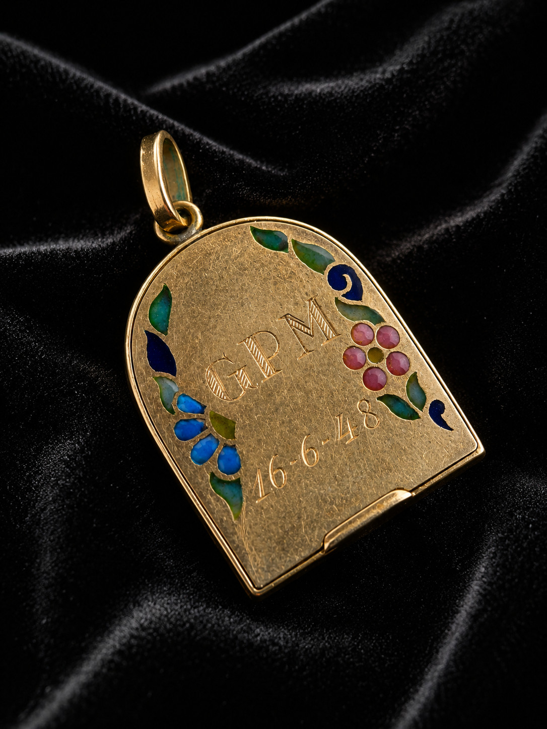 Rare 1930s Art Deco Virgin Mary Pendant 18K Gold & Plique-à-Jour Enamel