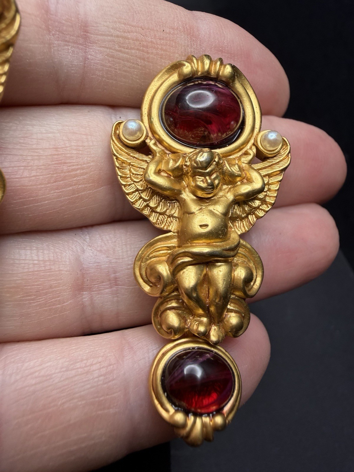 VTG ELIZABETH TAYLOR COLLECTION GILDED AGE CHERUB ANGEL DROP CLIP EARRINGS AVON
