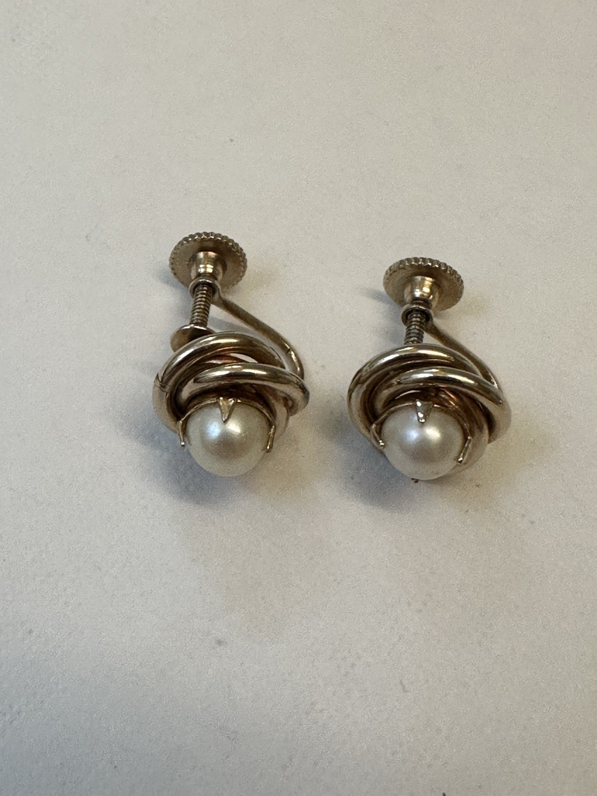 Women’s Genuine Cultured Pearl Screw Back Earrings Vintage Gold Tone Knot Style