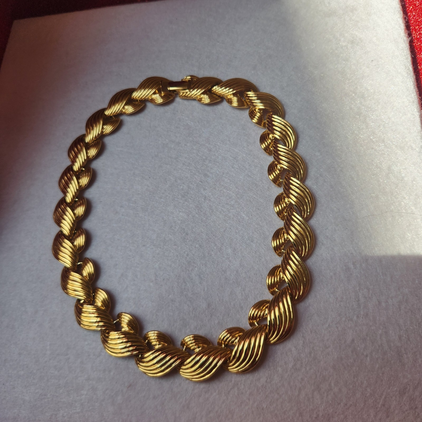 Vintage NAPIER Gold Tone Heavy Ribbon Swirl Statement Collar Necklace Retro
