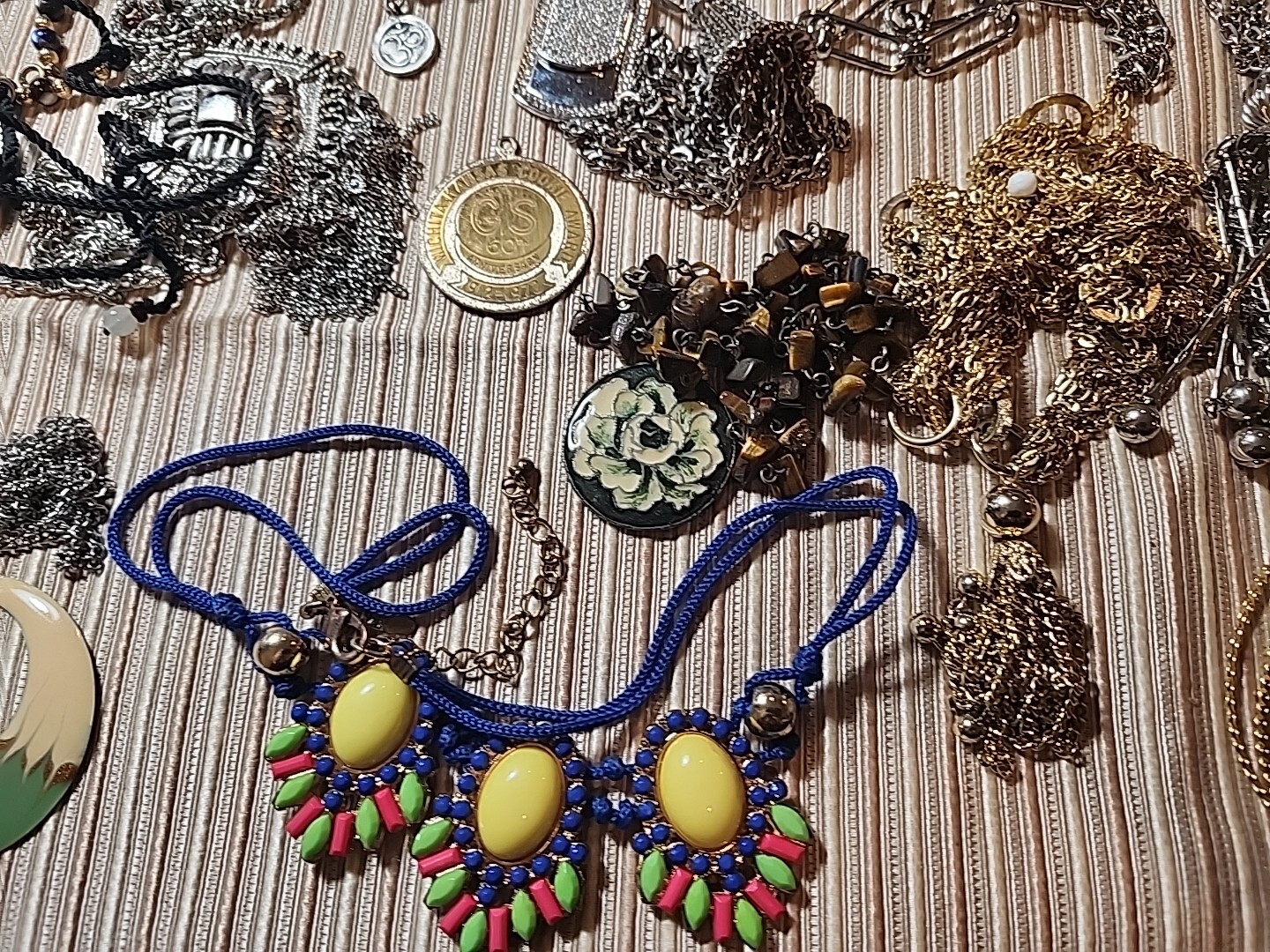 JEWELRY LOT 50+ fashion estate vintage Costume No JUNK 50s 60s 70s 80s (720)