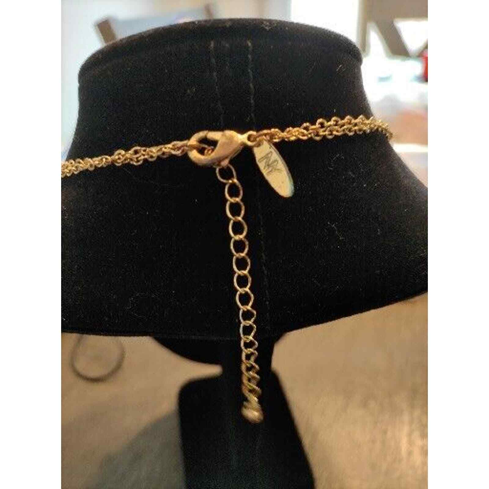 NY RED BIB NECKLACE ACRYLIC, LIGHT WEIGHT AND VERY PRETTY. GOLD TONE CHAIN 20″