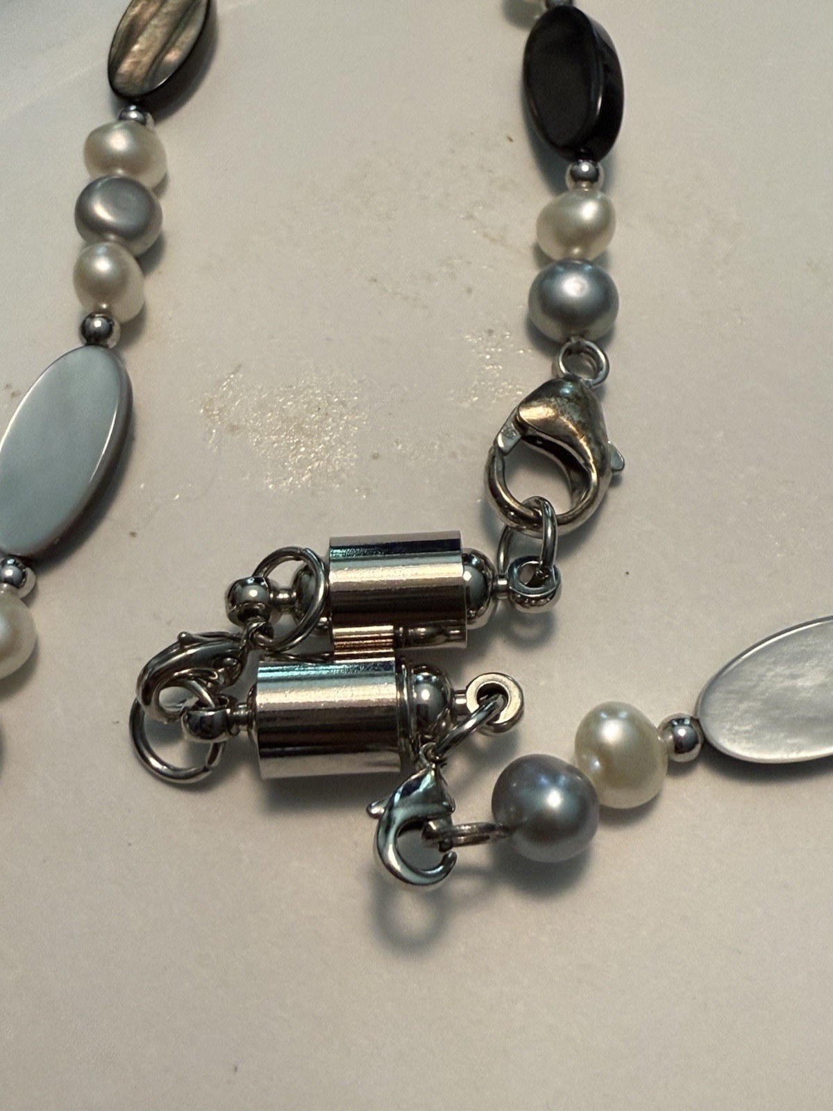26/2” GRAY&WHITE FRESHWATER PEARL AND MOP BEADED Strand NECKLACE-Costume Jewelry