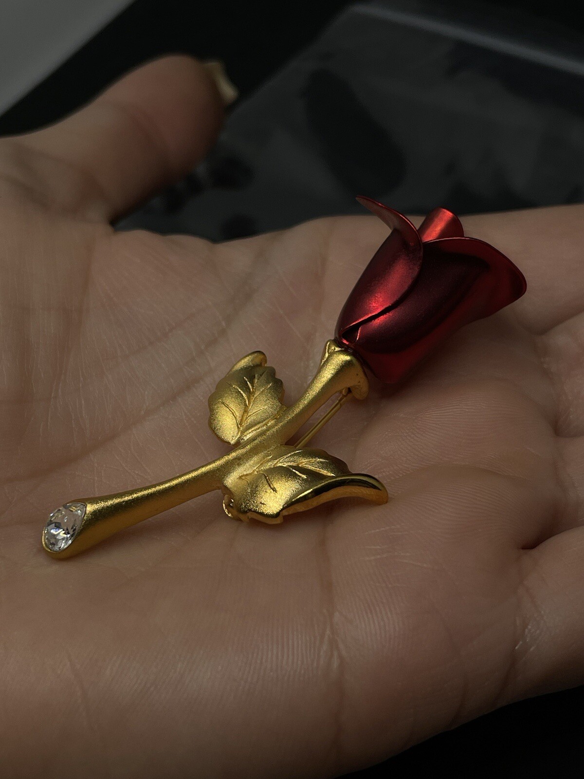 Vintage Rose Brooch Pin 3D Gold Tone Lucite Crystal Stem 2.5” Signed Stunning✨
