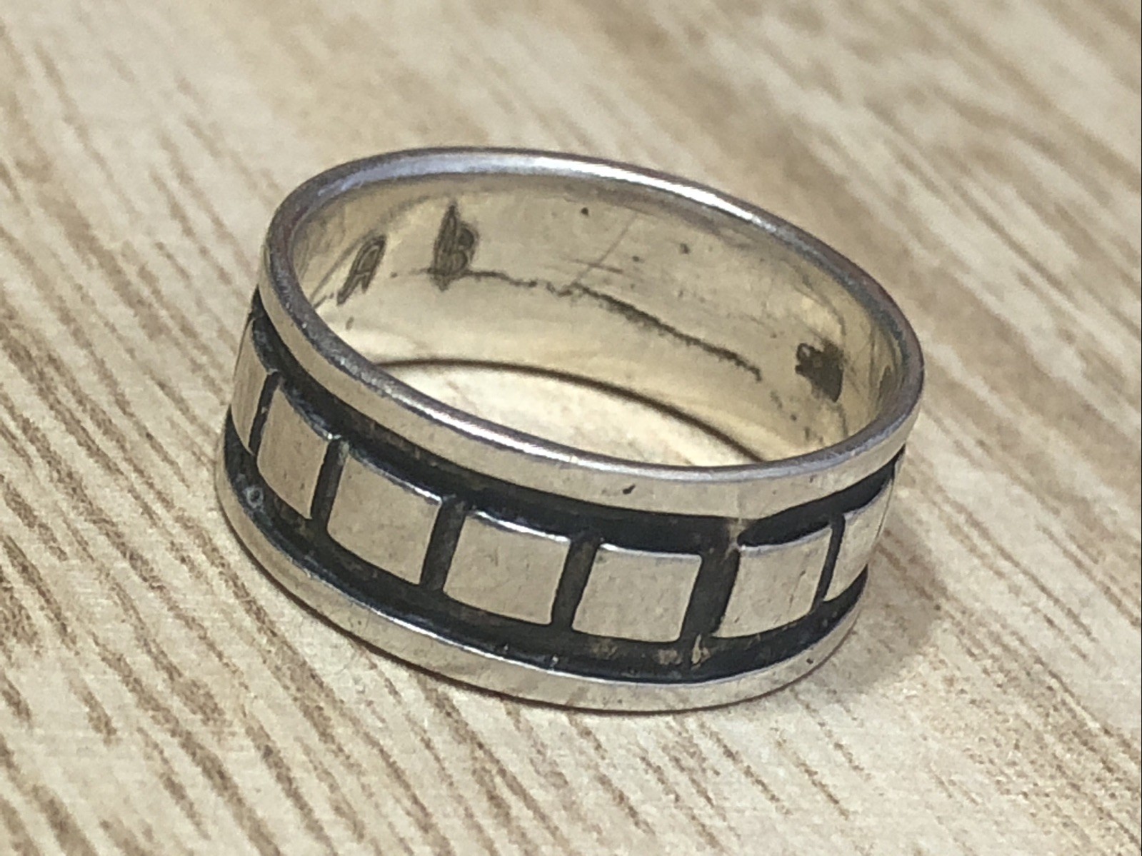 b.45. Signed Sterling Silver Vintage Patterned 8.4mm Band Ring Size 8.5s, 4.8g