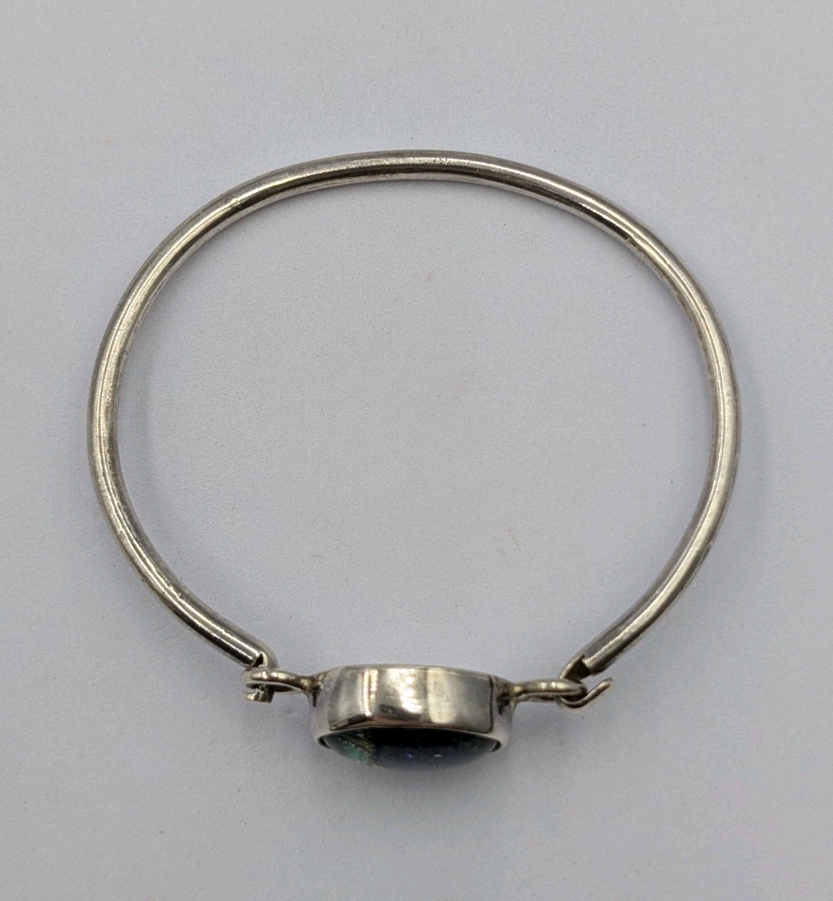 Vtg Sterling Silver Oval Multi Color Dichroic Glass Hook Bangle Bracelet – 16.6g