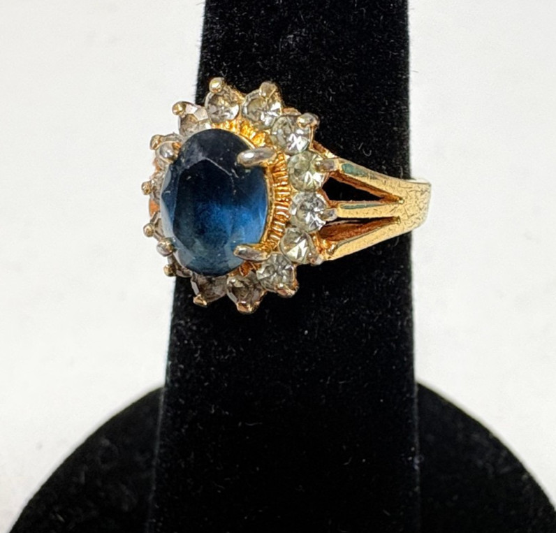 VINTAGE 18K ? RAJ YELLOW GOLD PLATED RING, BLUE STONE W/ CLEAR STONES, SIZE 5