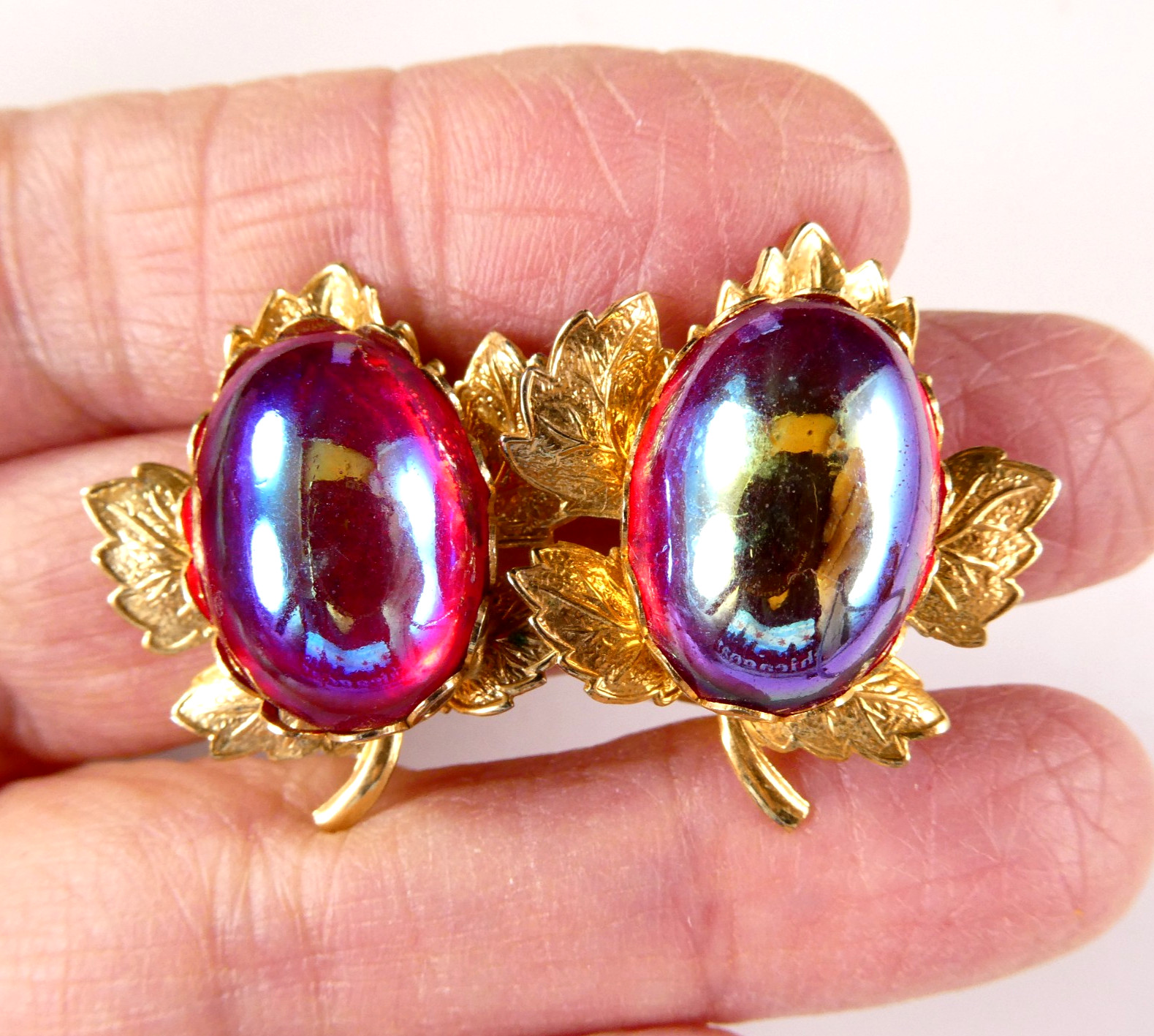 Vintage Iridescent Red Glass Cabochon Clip On Earrings Golden Leaves NICE