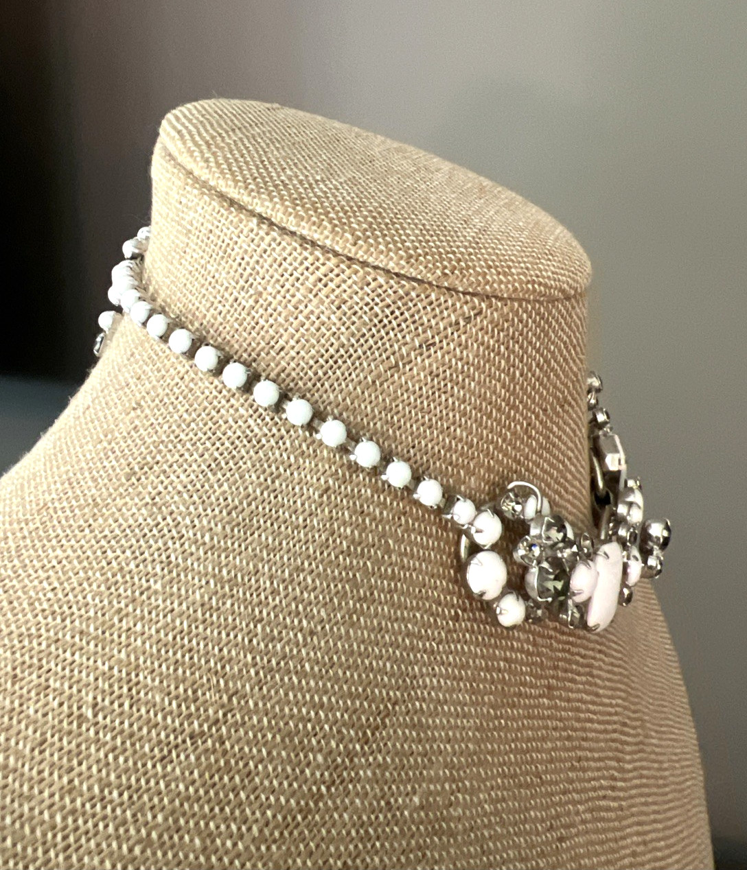 VTG. JULIANA DELIZZA & ELSTER MILK GLASS and GRAY RHINESTONE CHOKER NECKLACE 16″