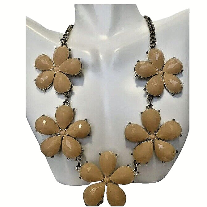 Bold Peach Flower Statement Necklace 21″ Faceted Gold Cottagecore Girlcore
