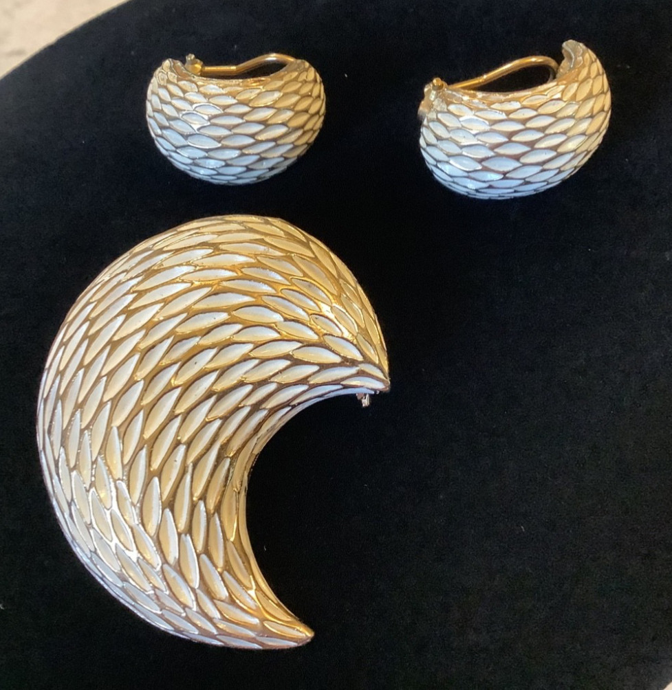 Vintage BSK Brooch & Earrings White & Gold Tone Wave Design, Clips