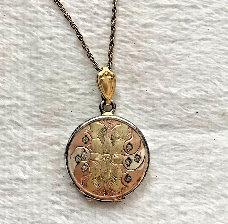 Antique 1/20 12K Yellow Gold Filled Chain 18″ Photo Locket 3 Tone Etched Floral
