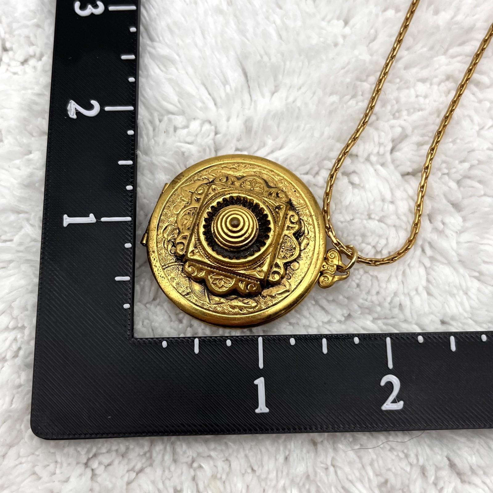Vintage Victorian Style Locket Pendant Necklace Engraved Floral Flower Motif