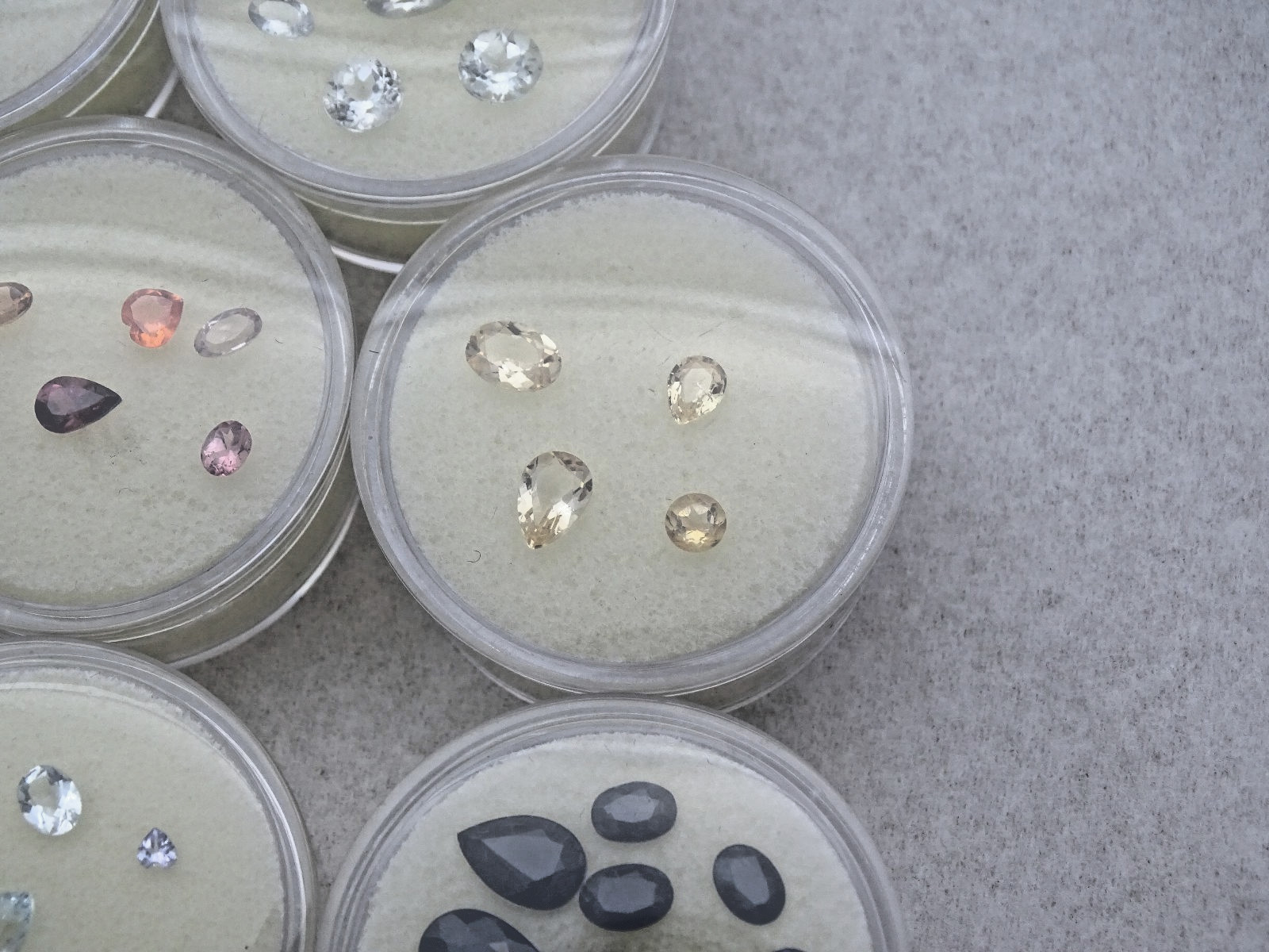 (10) ASSORTED COLORED STONES / FEDEX FREE SHIPPING