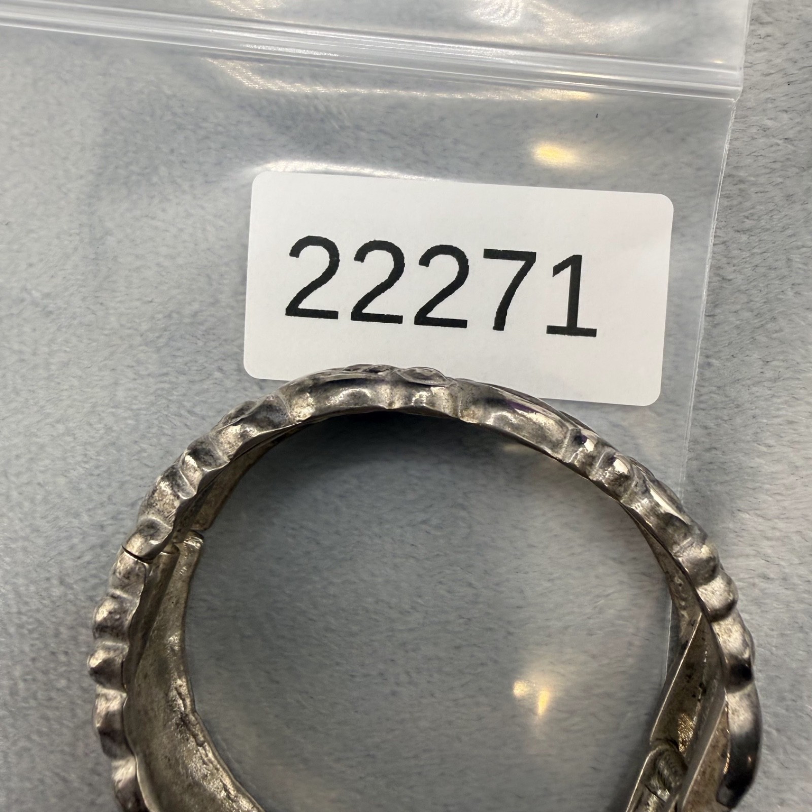 Vintage Bangle Bracelet Silver Tone Hinged Puffy Repousse 7”