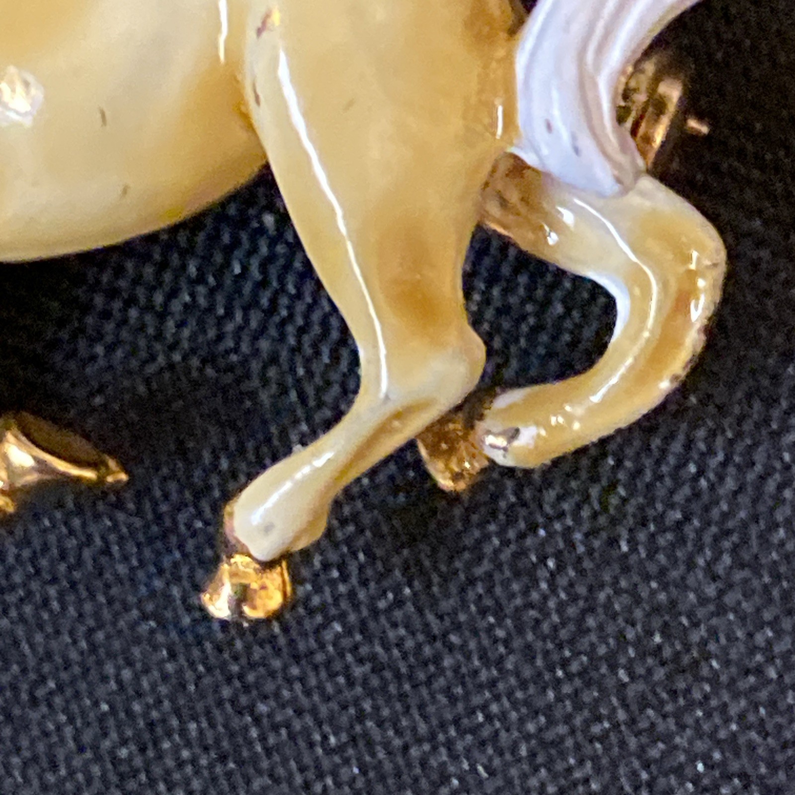 Vintage Palomino Enamel & Gold Tone Running Horse Equestrian Brooch Pin Gold Hoo