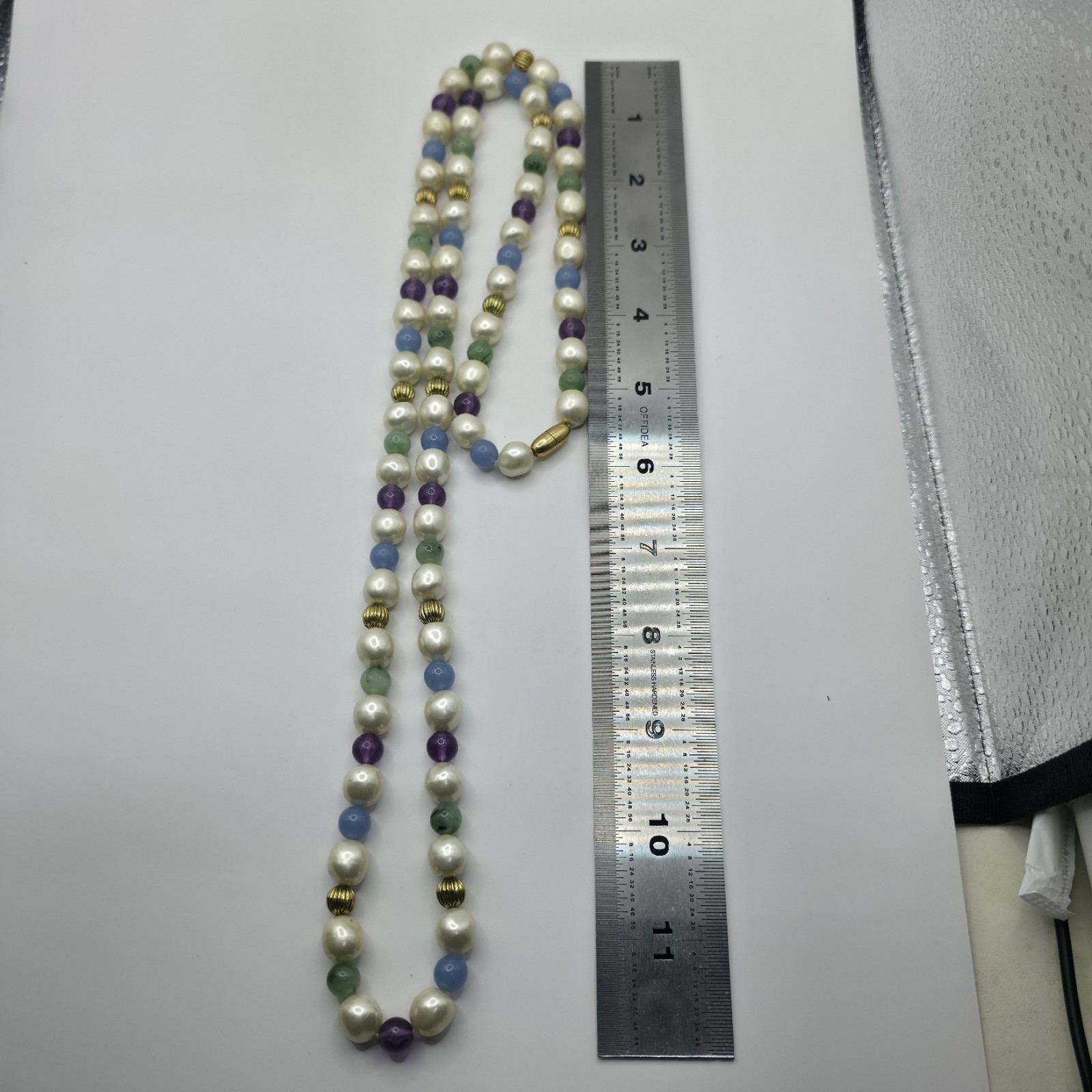 Avon 1986 VTG Faux Pearl White/Blue/Purple/Green and Goldtone Beaded Necklace