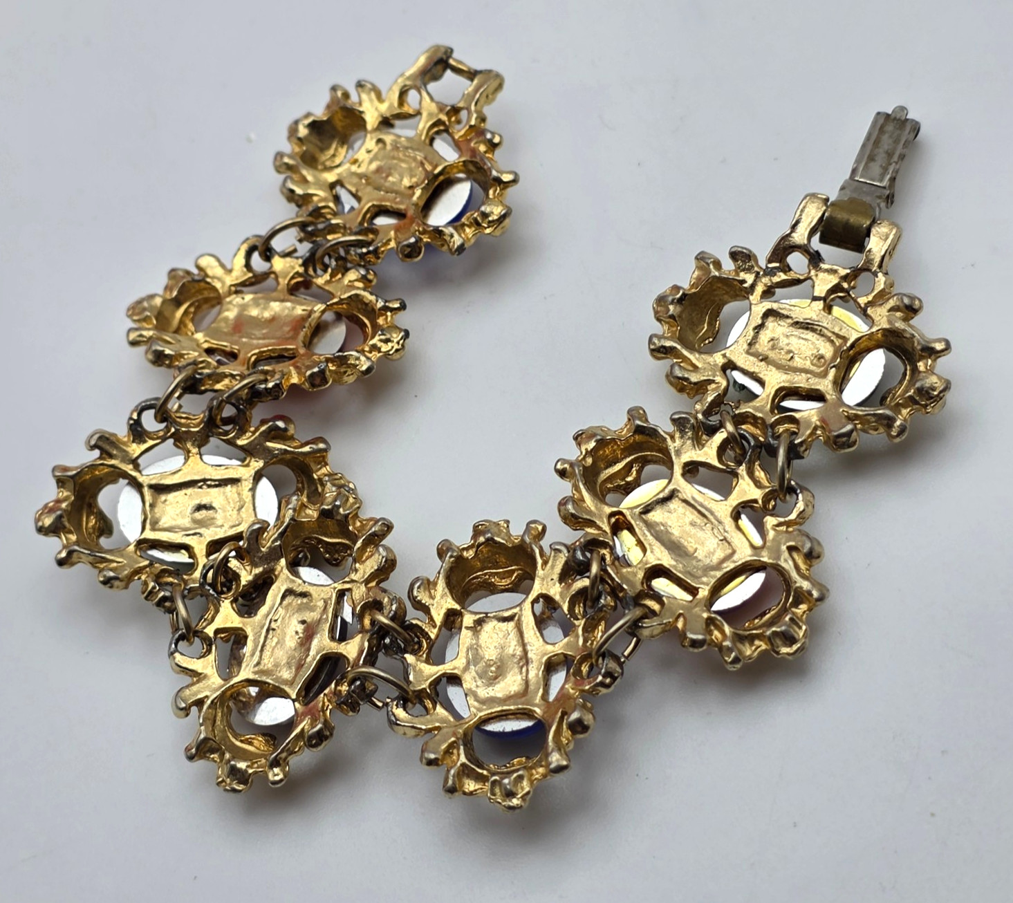 Vintage Victorian Revival Lucite Cabochon Bracelet Gold Tone Rhinestone 7.5″
