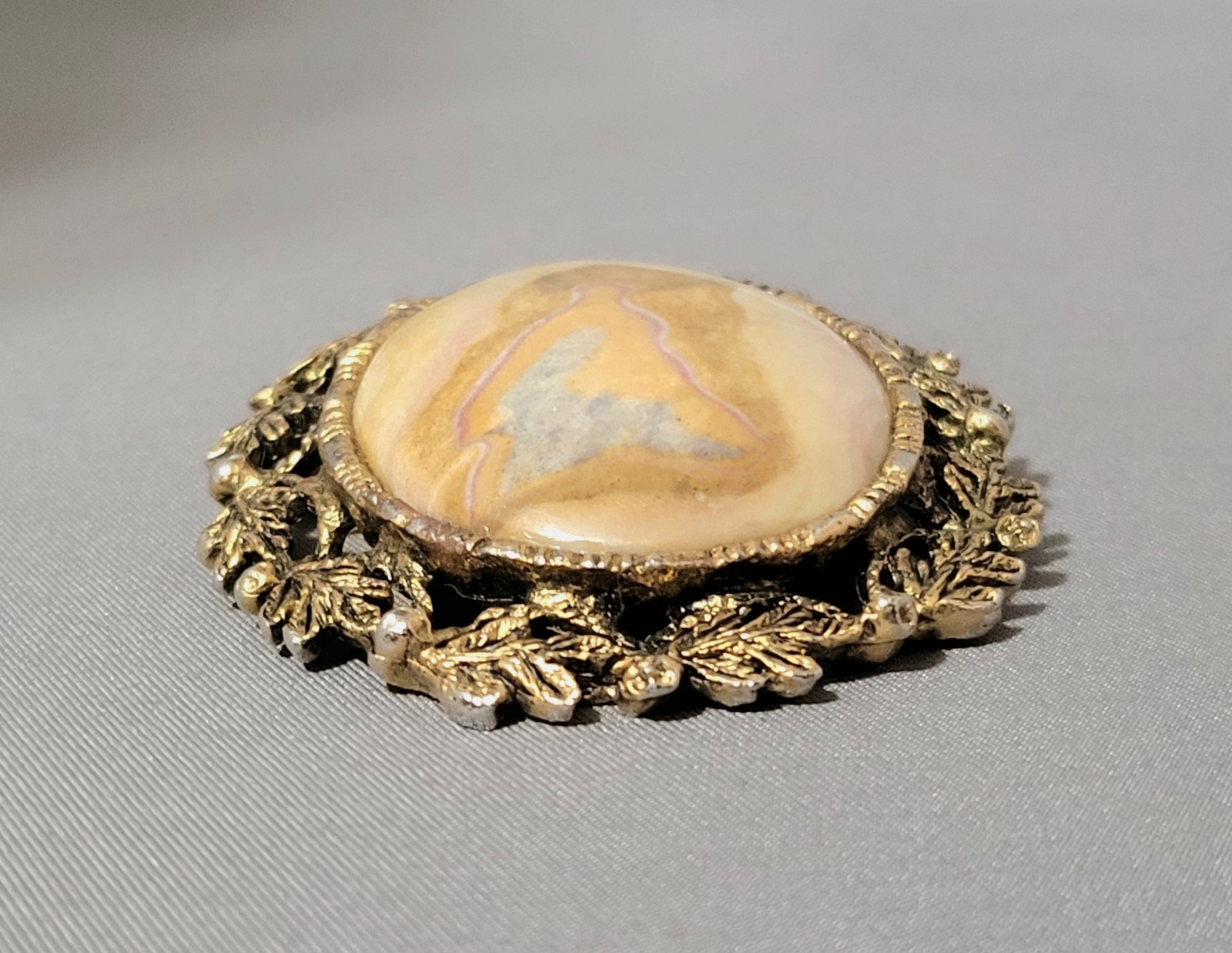 Vtg. Oval Agate Cabochon Brooch Pins Bezel Leaf Frame Silver & Gold Tone Set 2