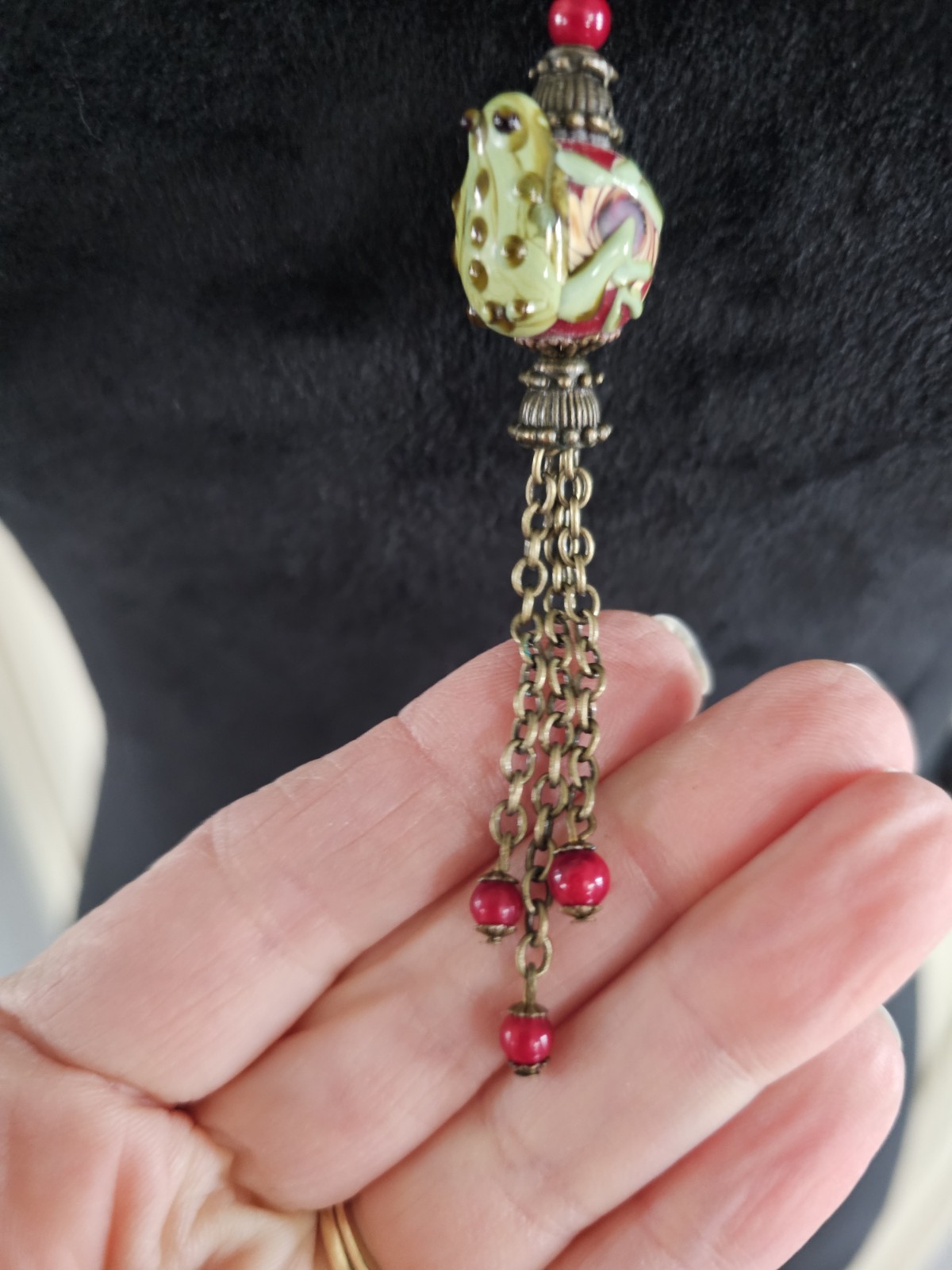 Vintage Asian Glass Frog Pendant Necklace