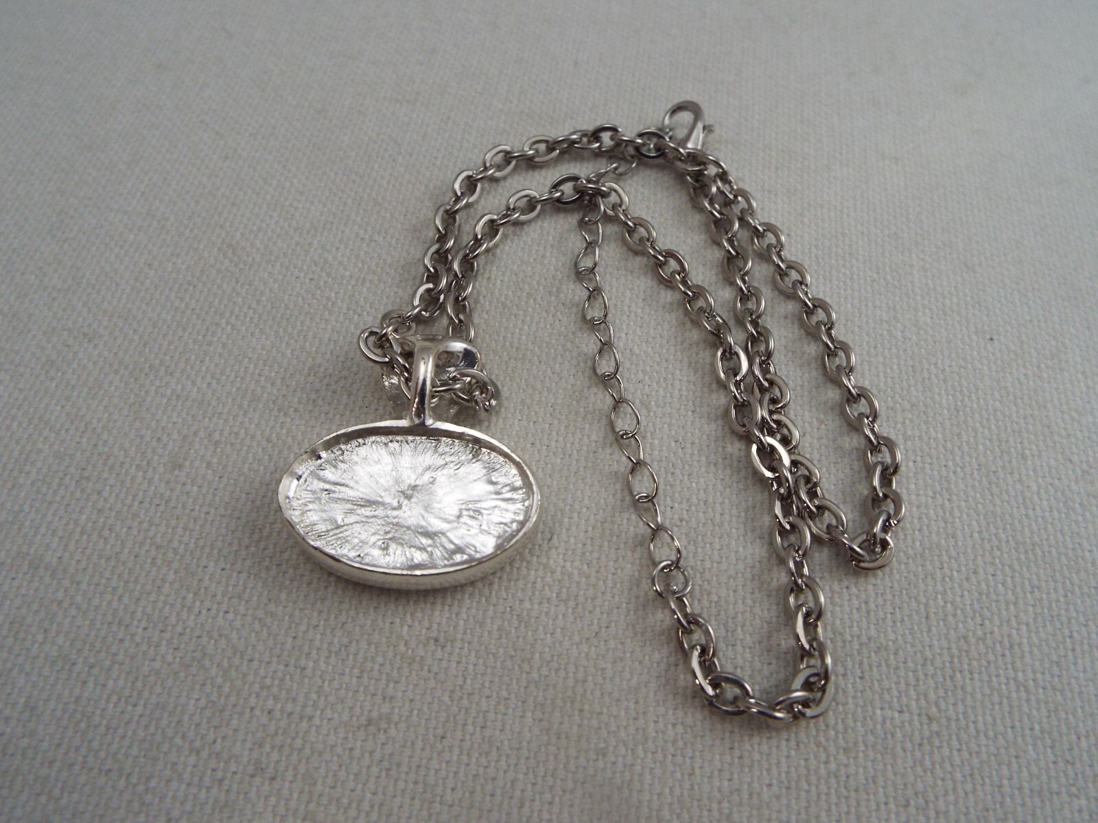 Silvertone Pink Glass Rhinestone Pendant Necklace (J6)