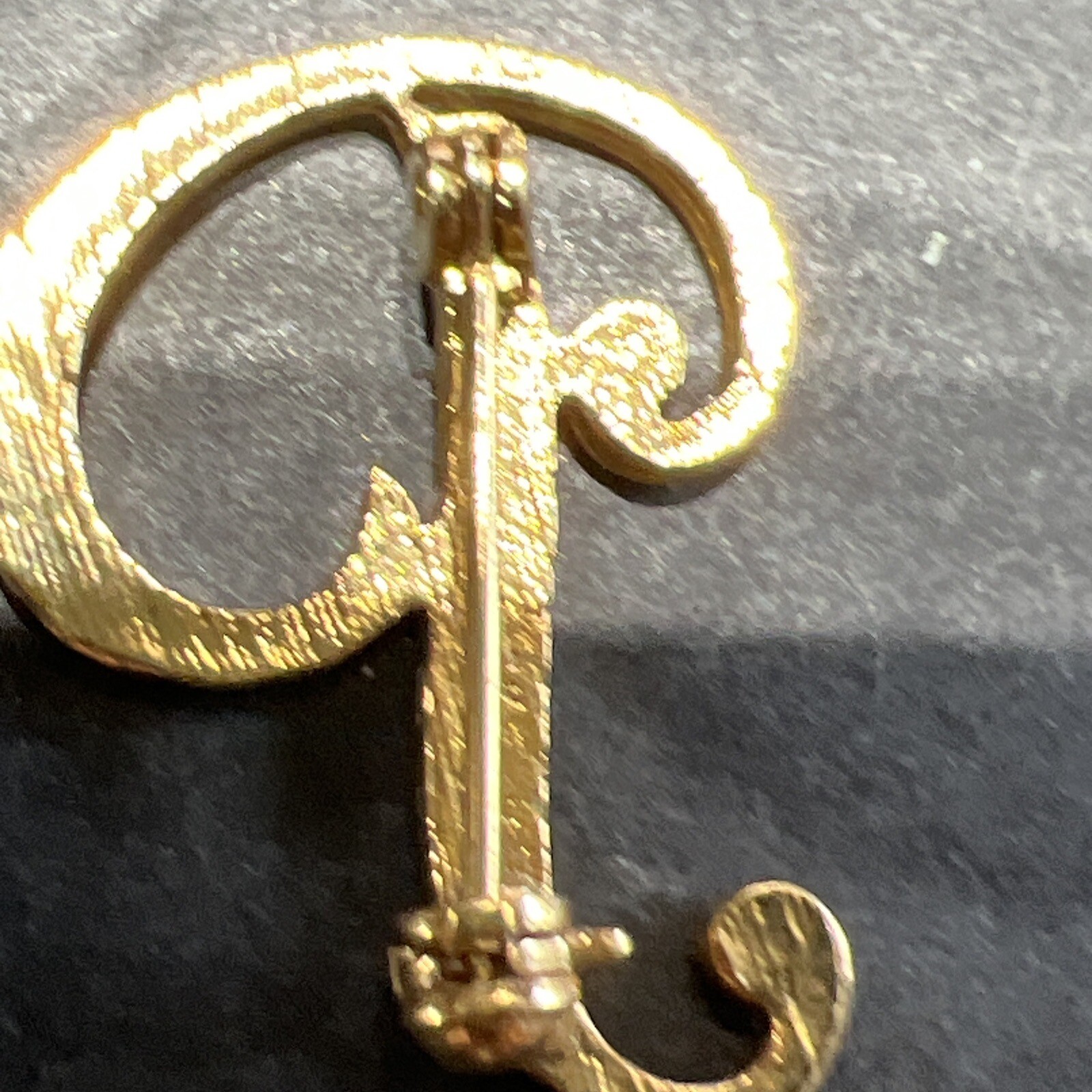 VTG Gold Tone Clear Pave Rhinestones LETTER INITIAL CURSIVE “P” BROOCH Lot 183