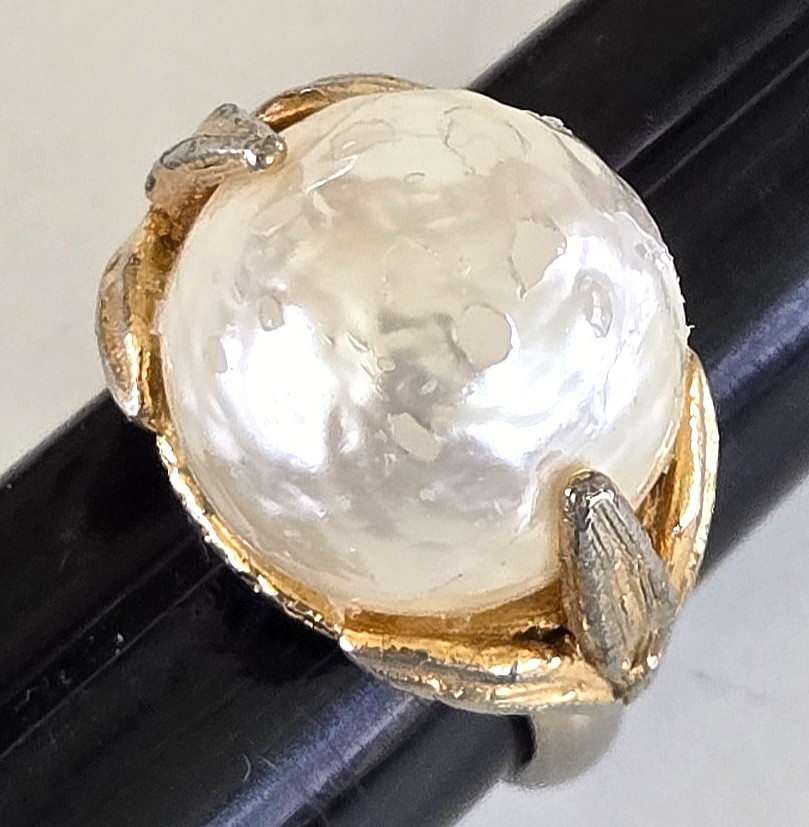 Vintage Faux Baroque Pearl Cluster Leaves Gold Tone Ring Size 4.25 Adjustable