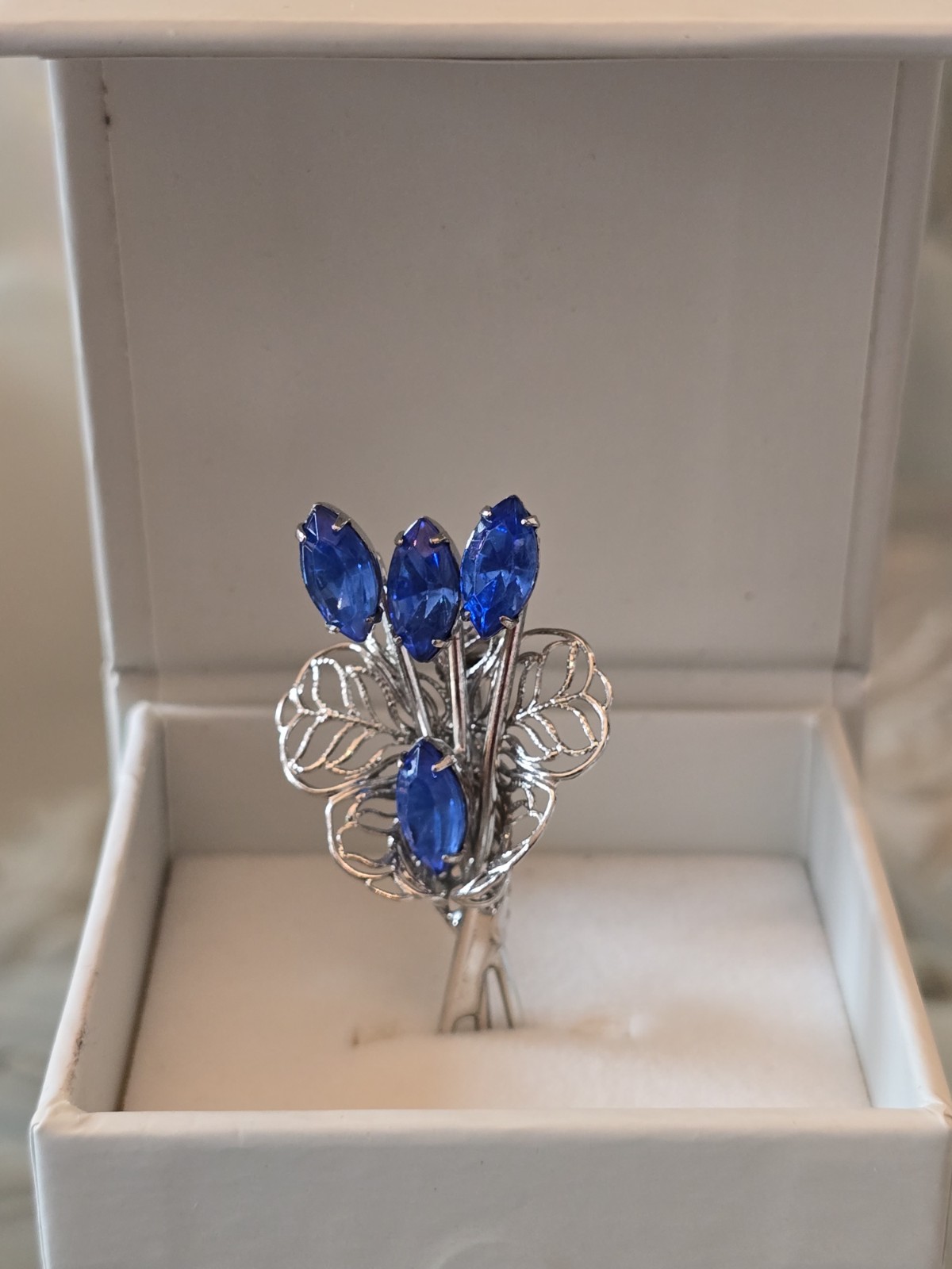 BLUE RHINESTONES MARQUISE SHAPED FILIGREE SILVER-TONE FLORAL BOUQUET PIN BROOCH