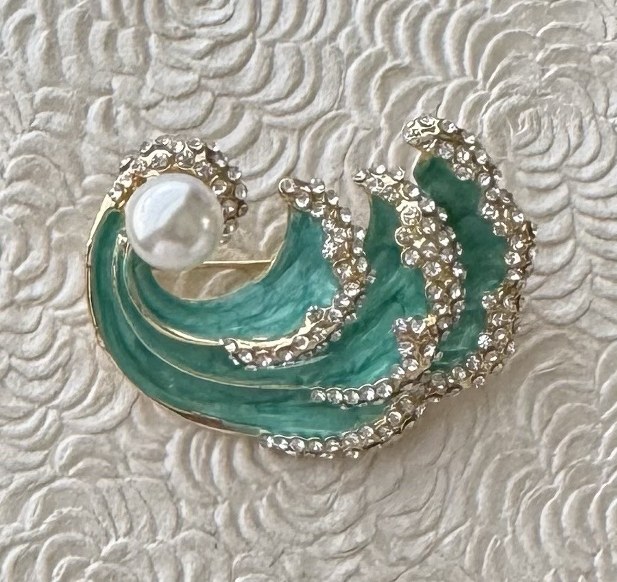 Vintage style wave brooch enamel on metal