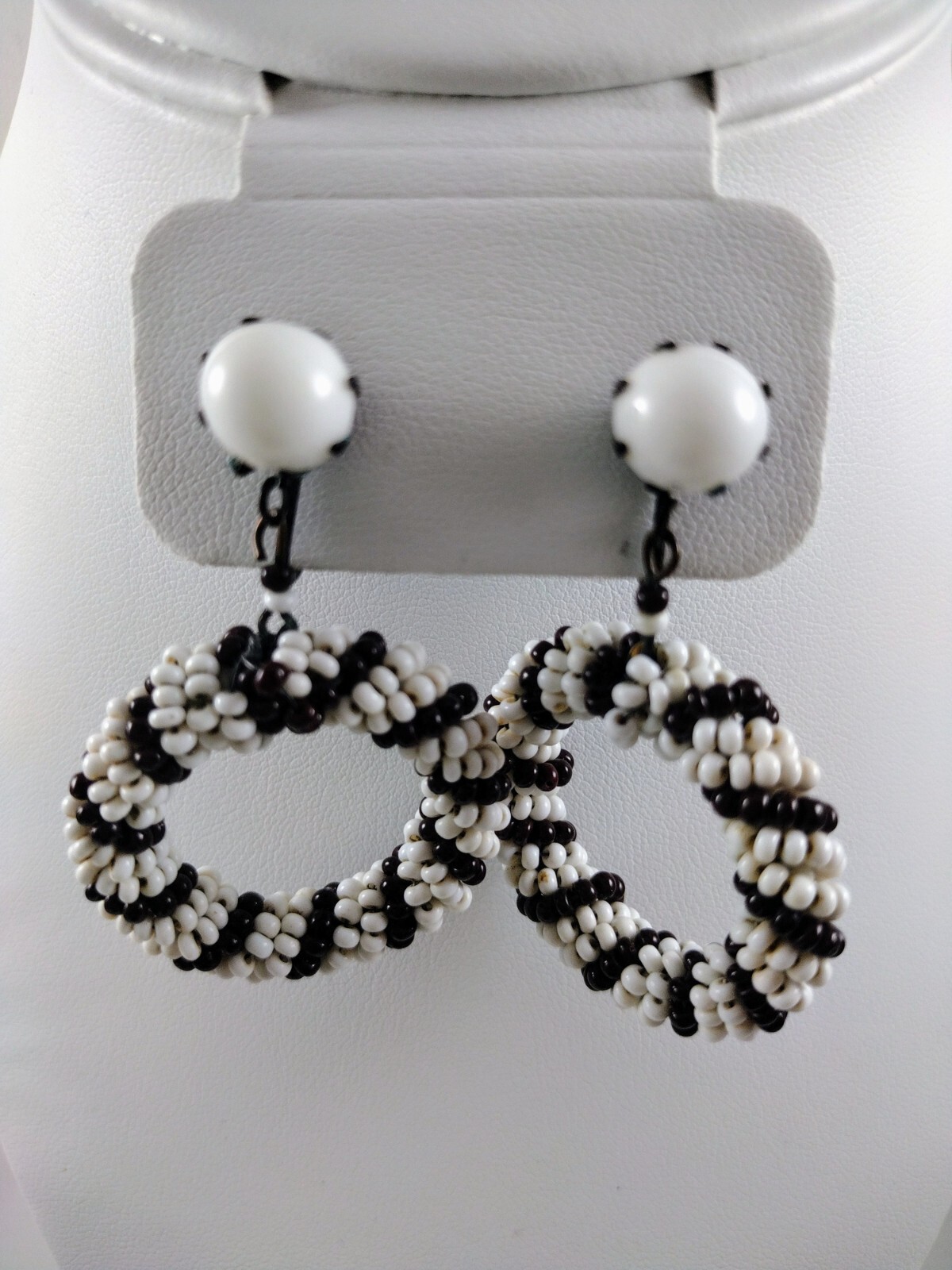 VTG 40s 50s Brown White Seed Bead Dangle Hoop Clip Earrings Brooch Set