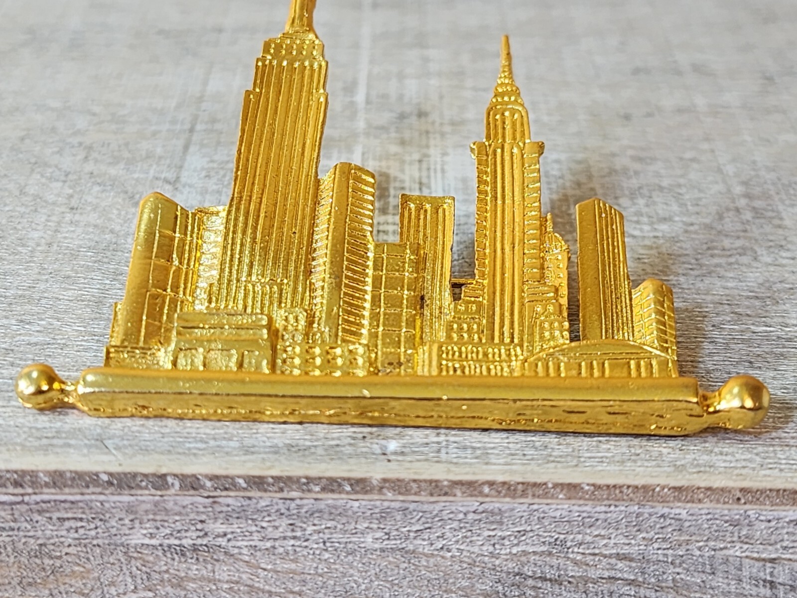 Vintage Park Lane Gold Tone New York Buildings Sky Line Brooch Sky Scrapers