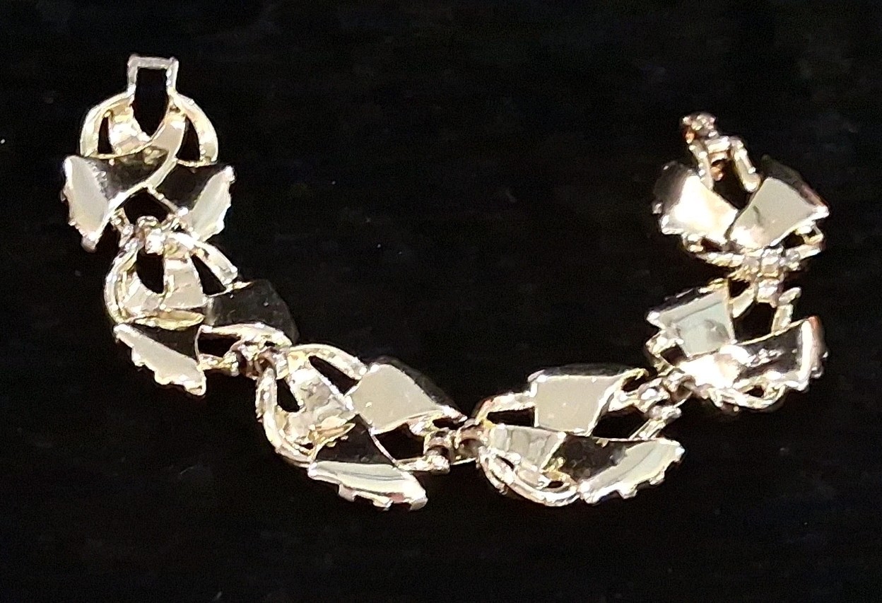 Coro Bracelet: Textured Goldtoned Draped Ribbon Swirl Design,Vintage, 7.5in